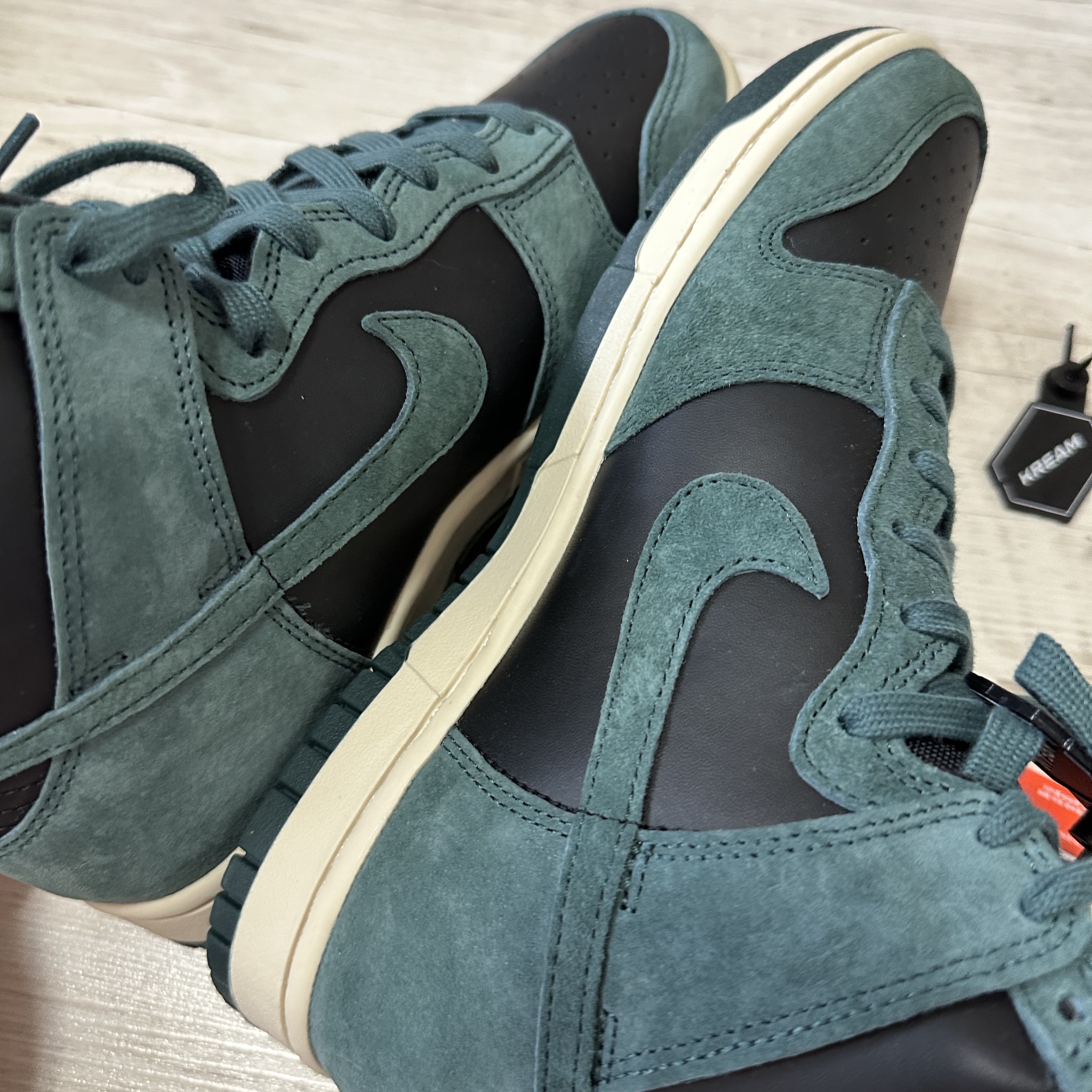 Nike Dunk High Retro PRM Faded Spruce 착용 스타일 - 1