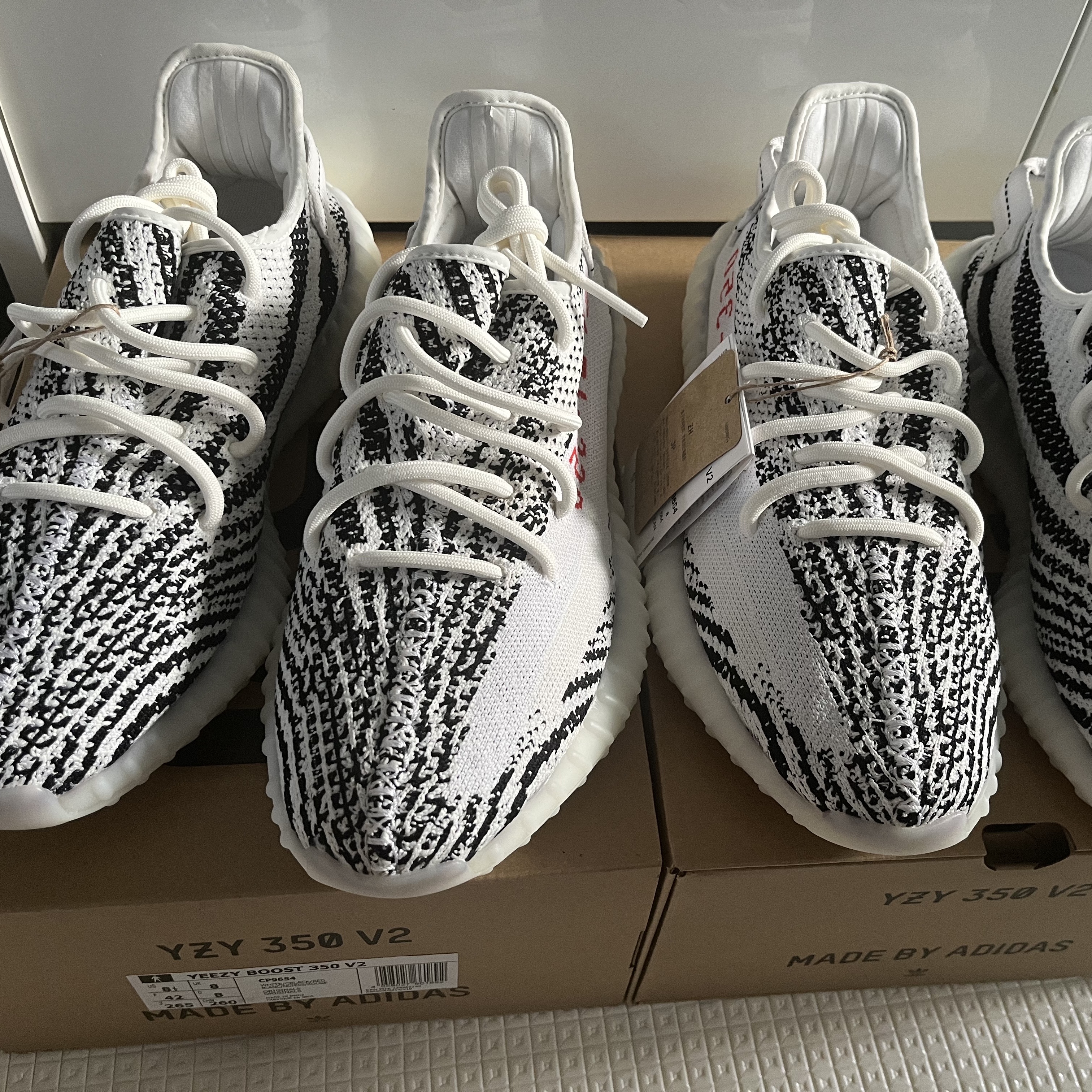Adidas Yeezy Boost 350 V2 Zebra 2022/2023 착용 스타일