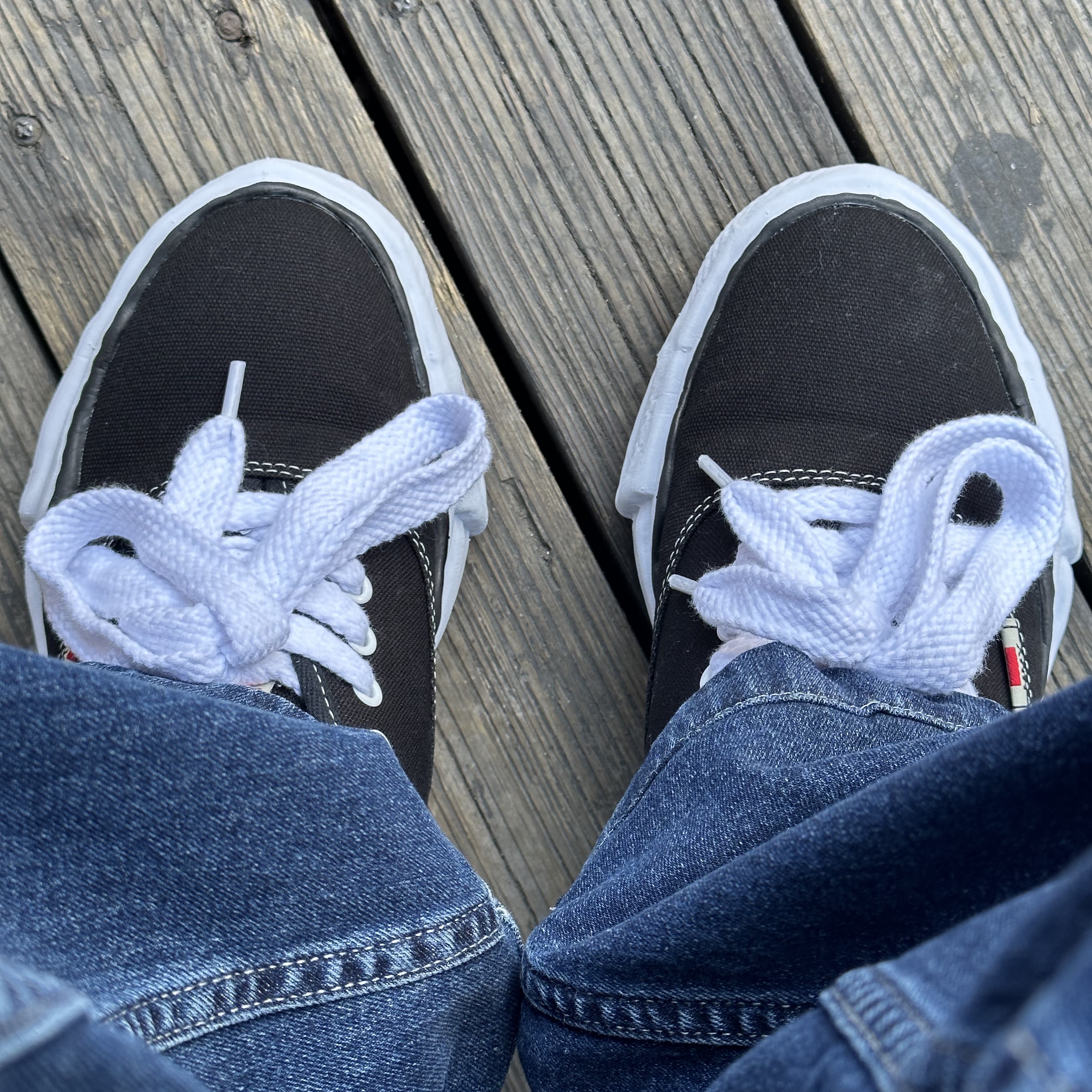 Maison Mihara Yasuhiro Baker OG Sole Canvas Low Cut Sneakers Black 착용 스타일 - 2