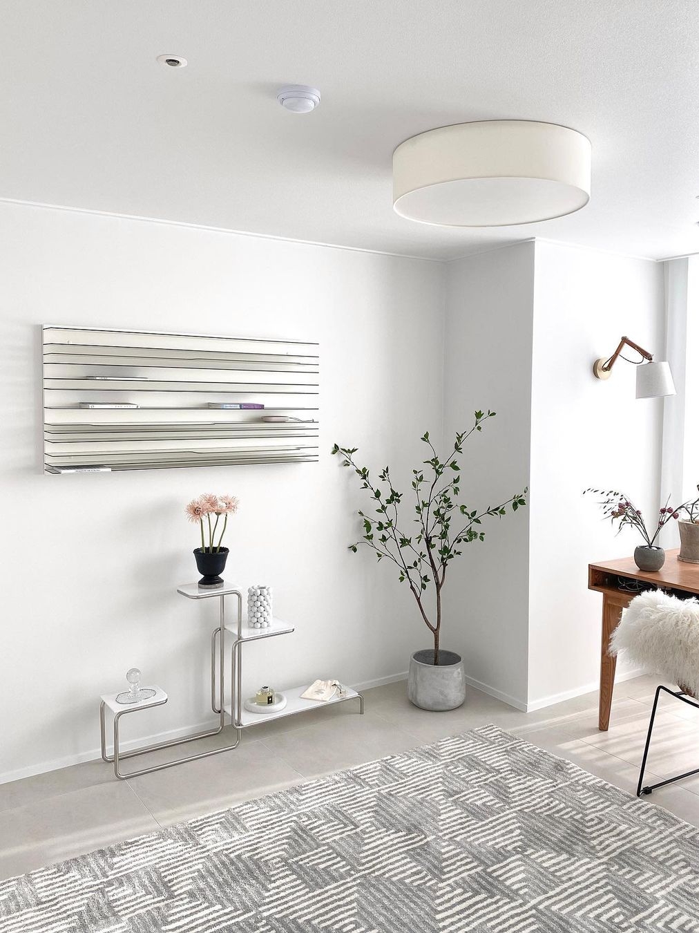 Spectrum Paperback Wallsystem 120cm White 착용 스타일 - 2