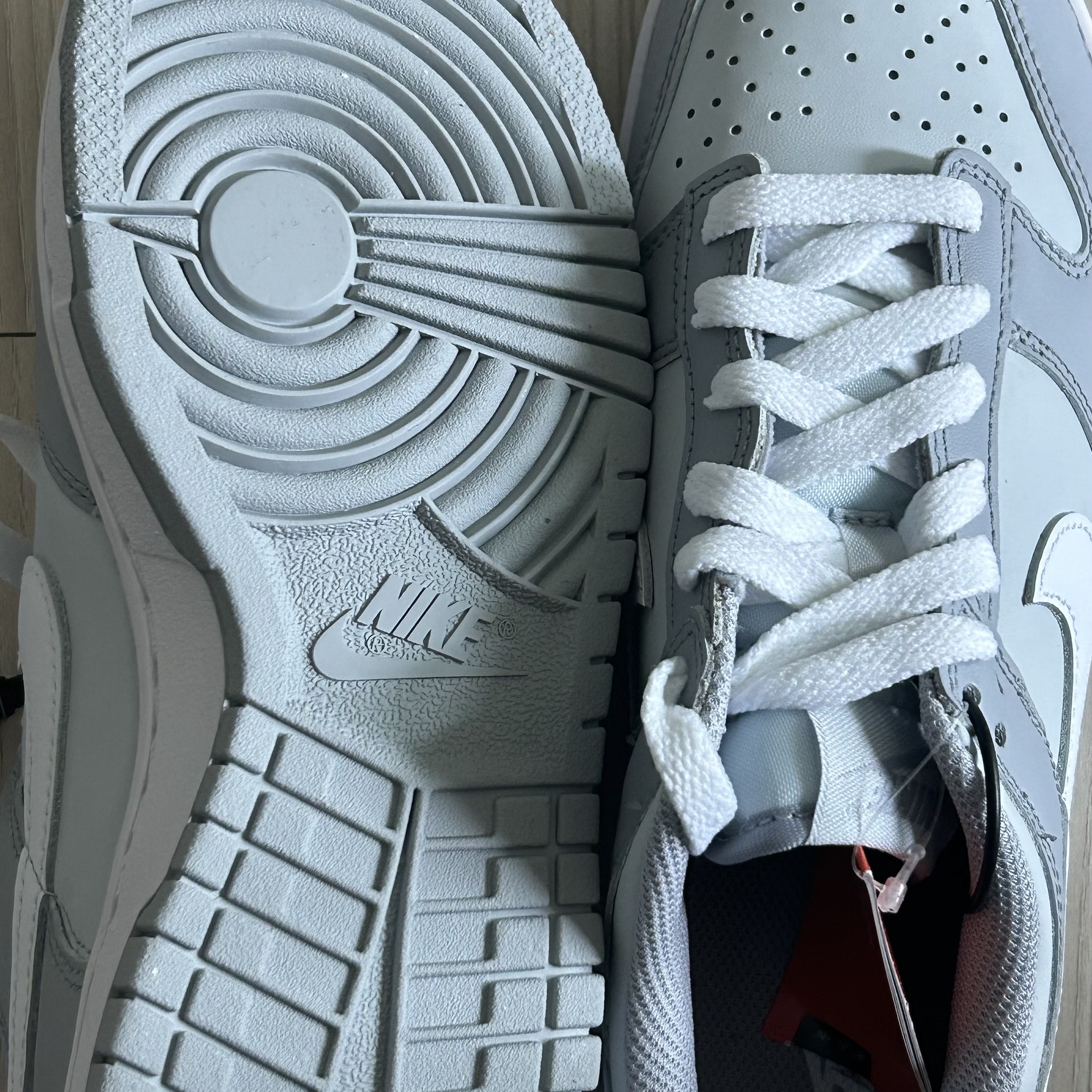 (GS) Nike Dunk Low Wolf Grey 착용 스타일 - 3