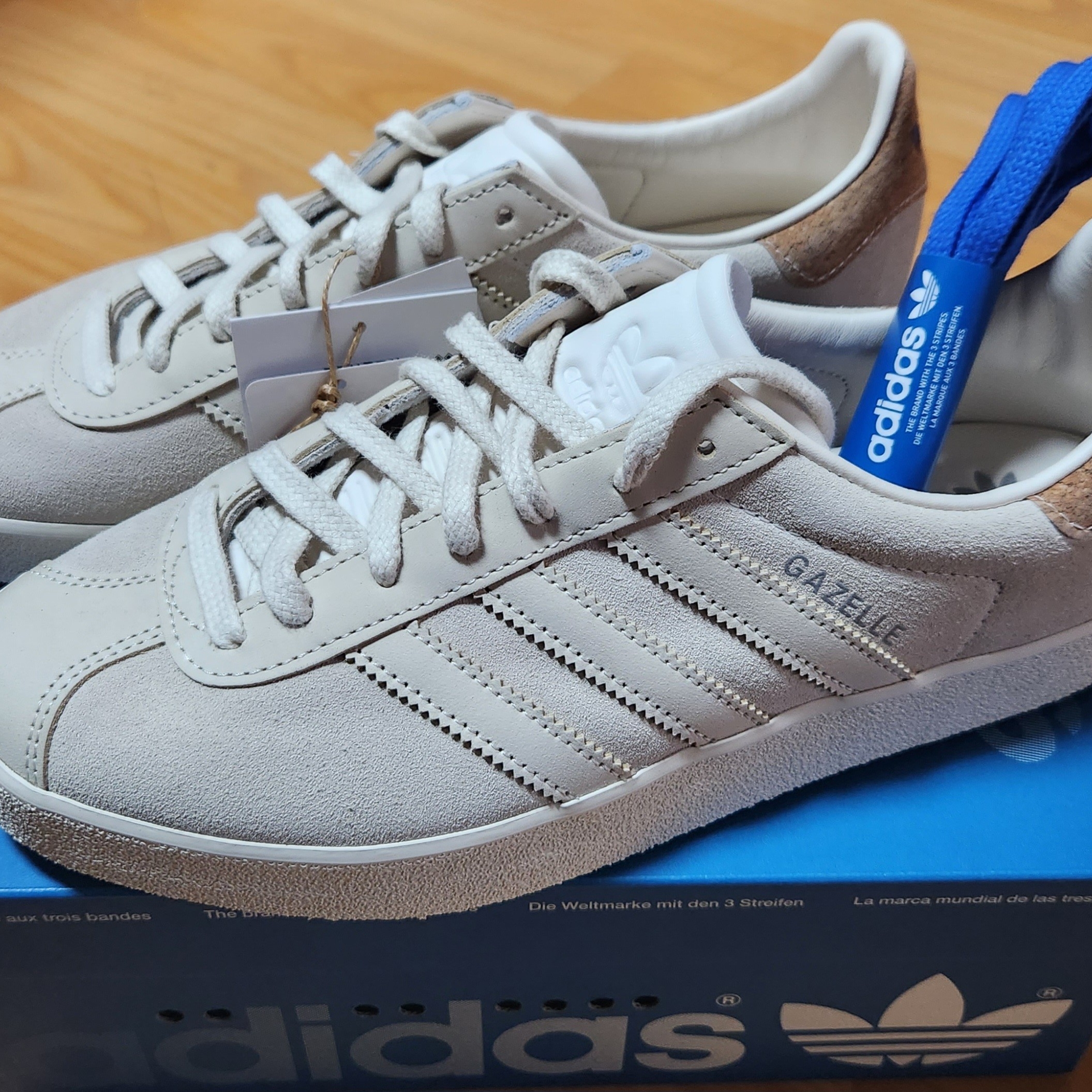 Adidaas Gazelle 85 Wonder White 착용 스타일 - 3