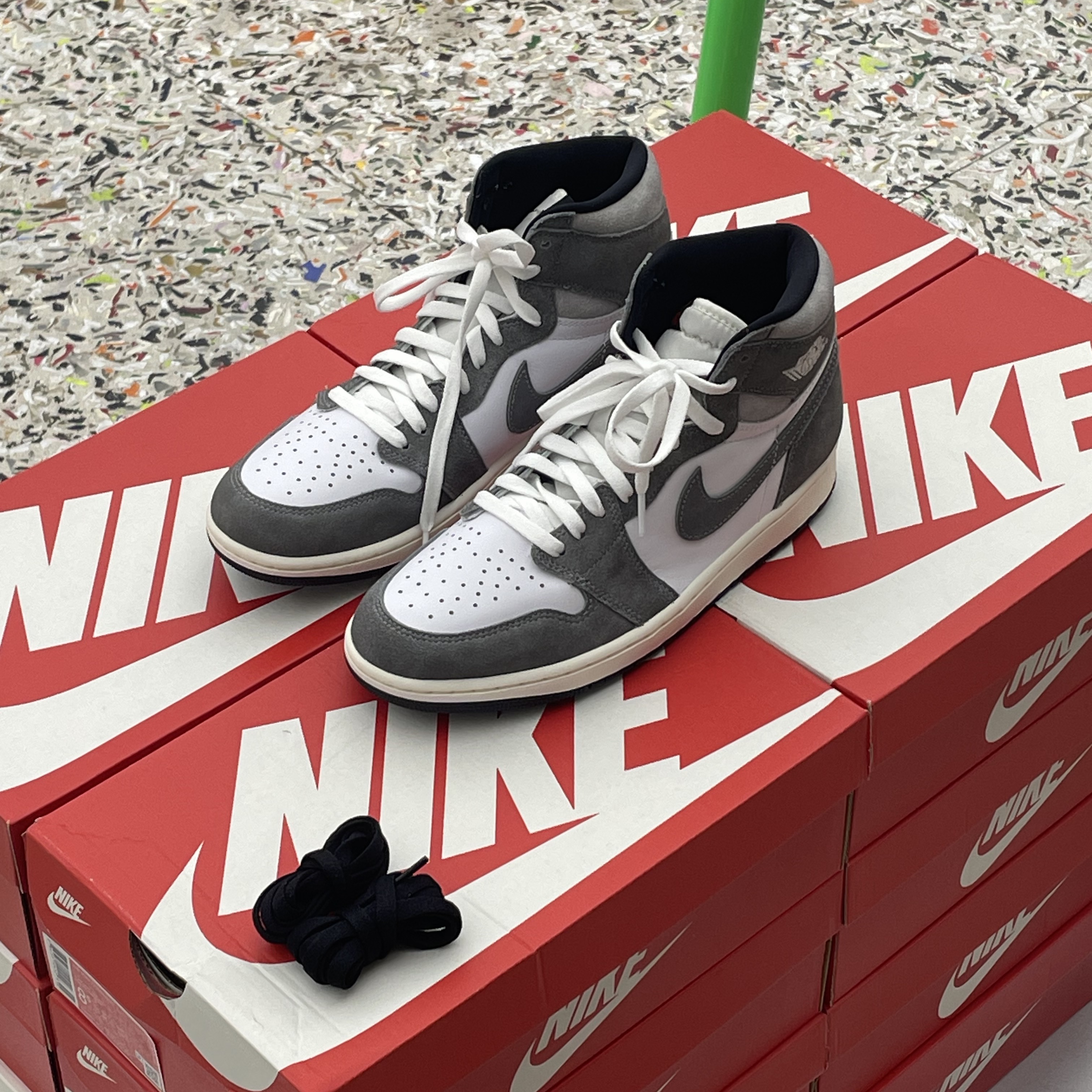 Jordan 1 Retro High OG Black and Smoke Grey 착용 스타일