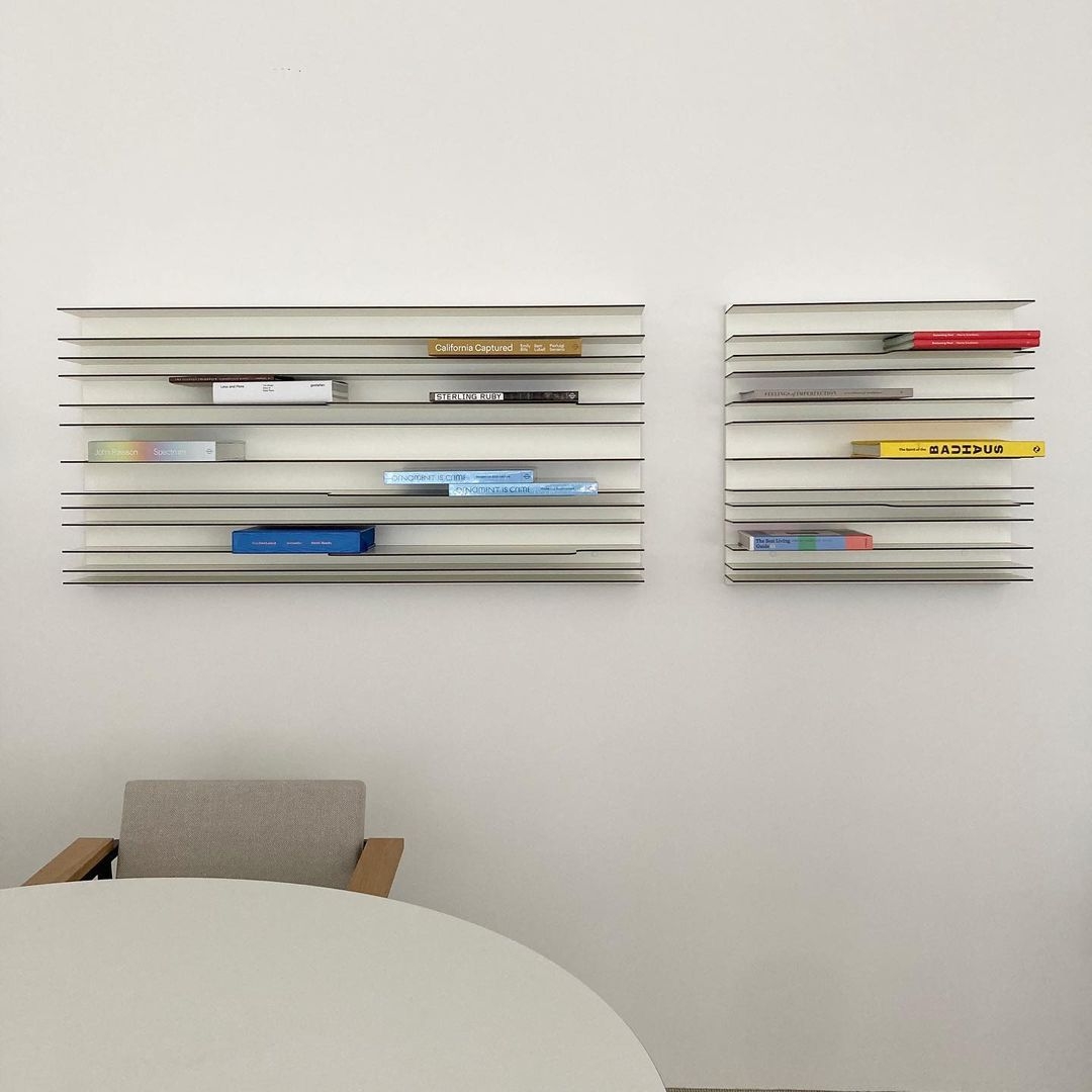 Spectrum Paperback Wallsystem 120cm White 착용 스타일 - 2