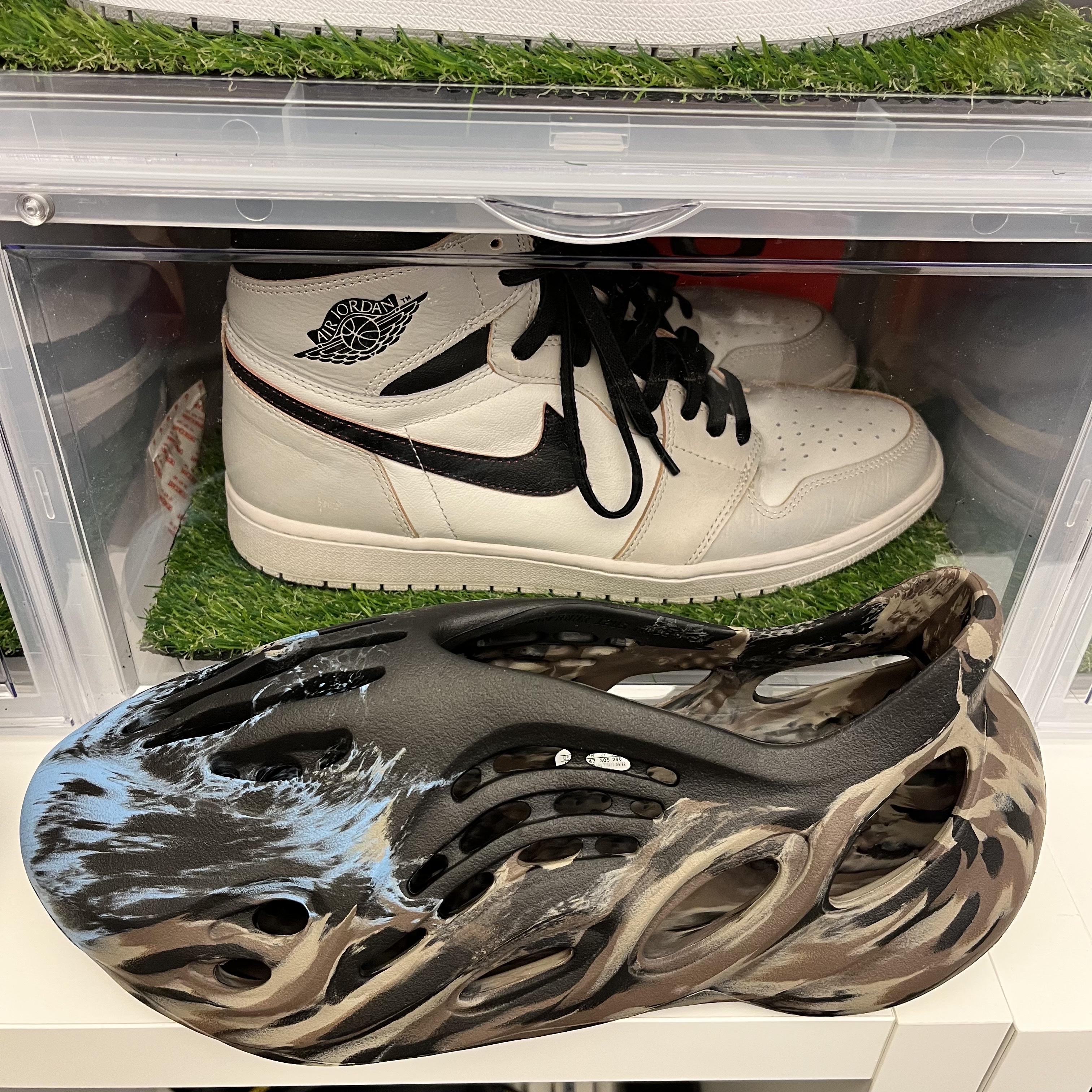 Adidas Yeezy Foam RNNR MX Cinder 착용 스타일