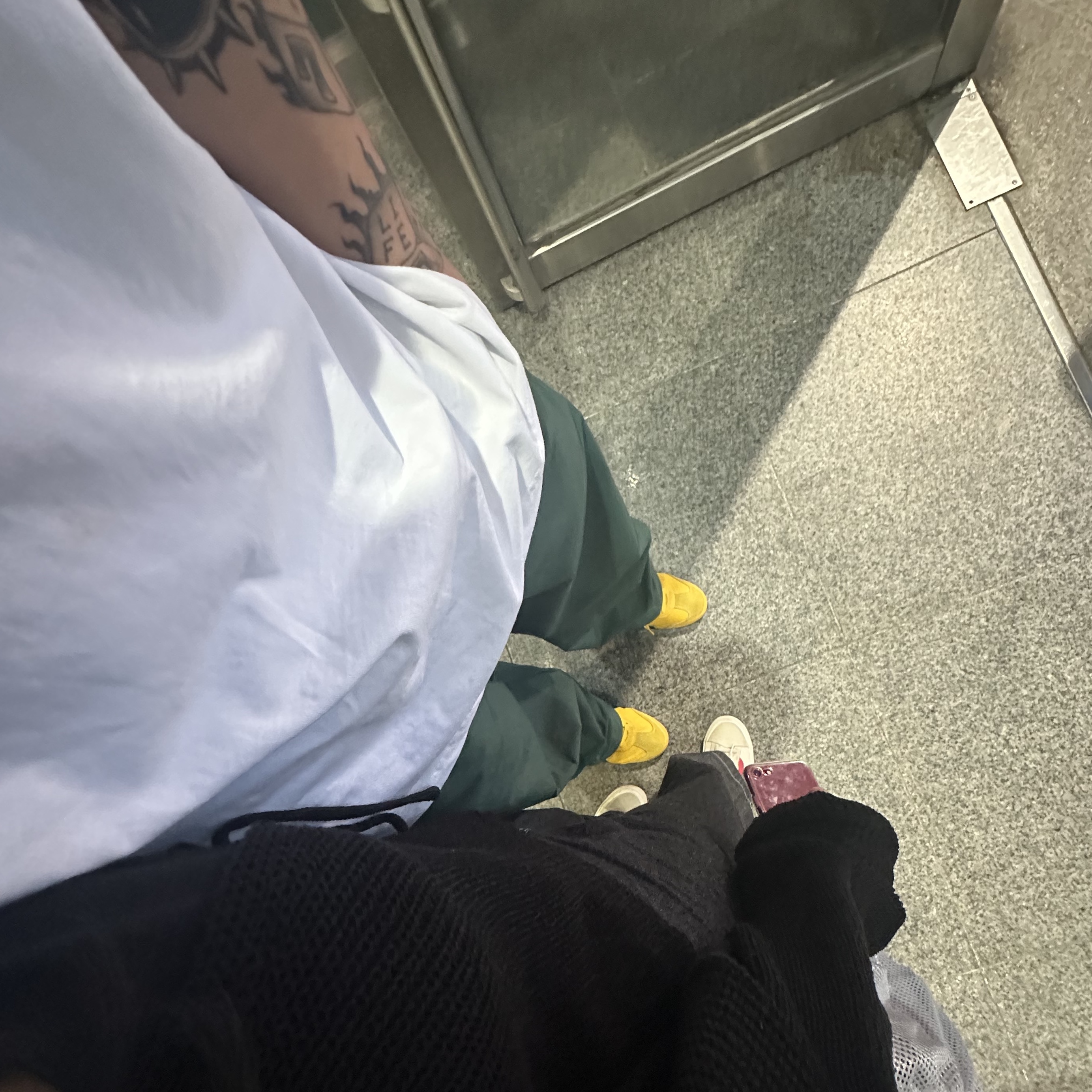 오니츠카 타이거 멕시코 66 옐로우 블랙 착용 스타일