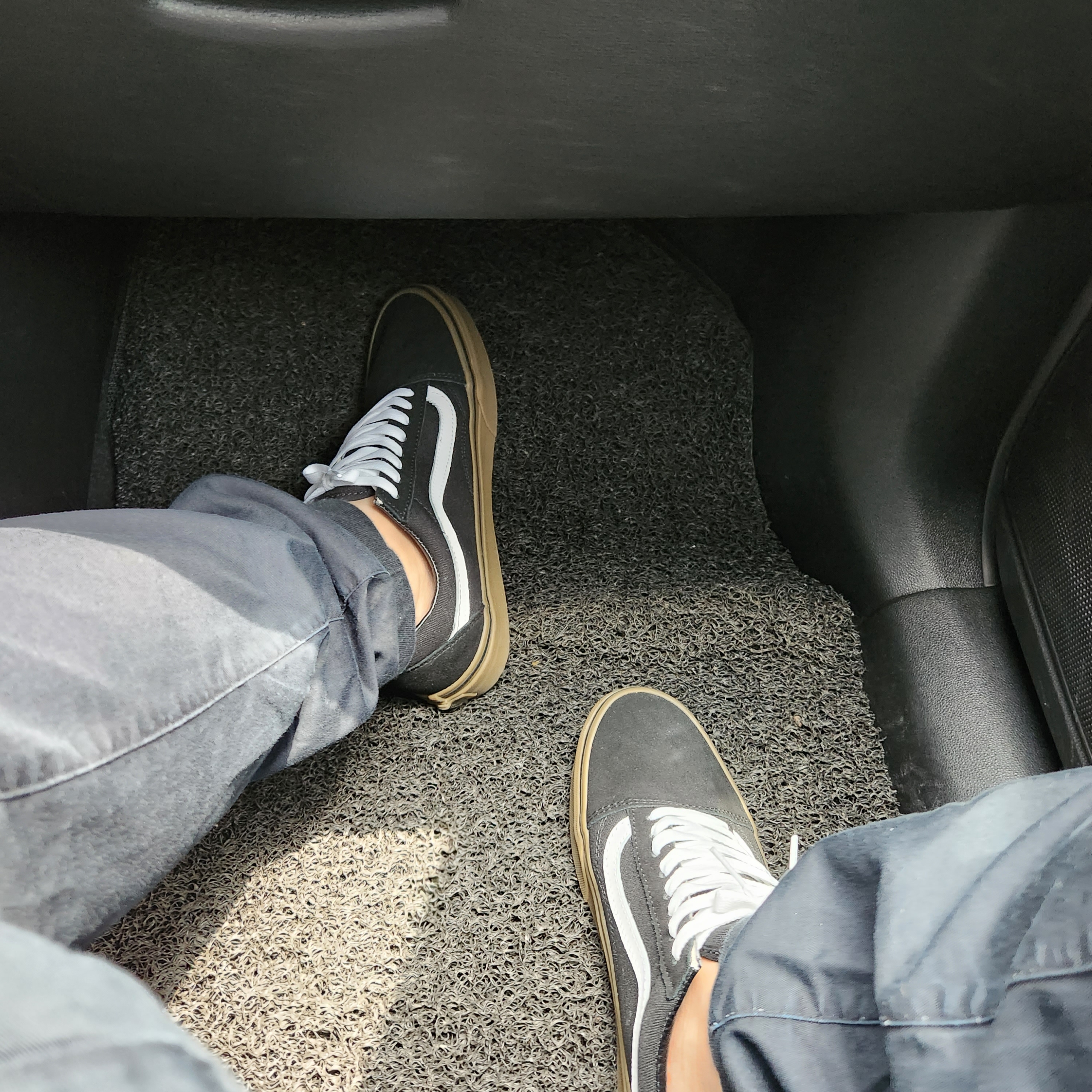 Vans Old Skool Black Gum 착용 스타일 - 3