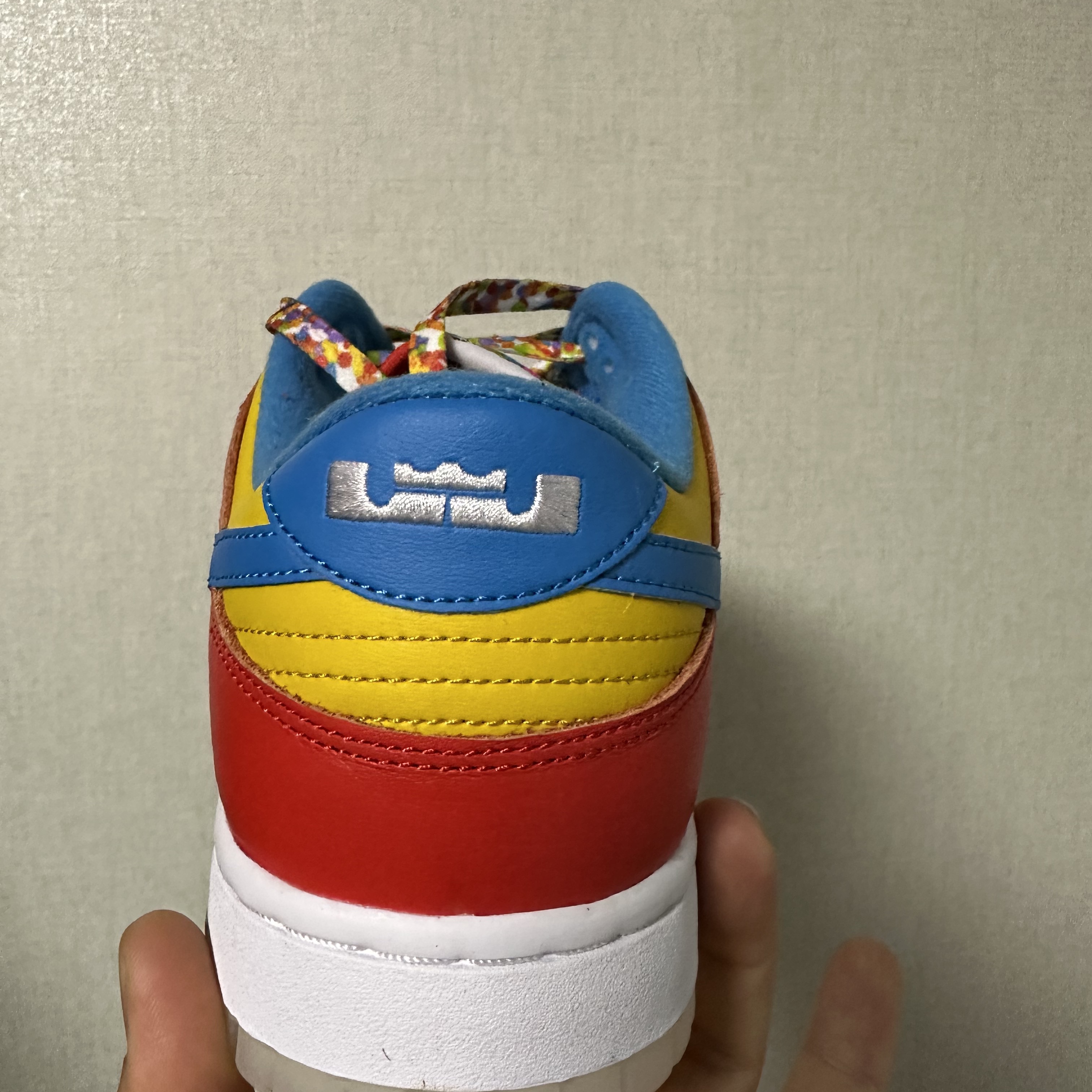 Nike x LeBron James x Fruity Pebbles Dunk Low QS Habanero Red 착용 스타일 - 4