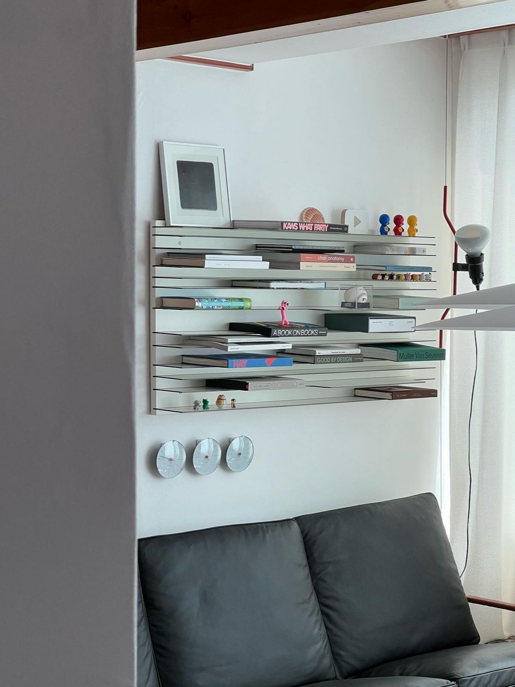 Spectrum Paperback Wallsystem 120cm White 착용 스타일