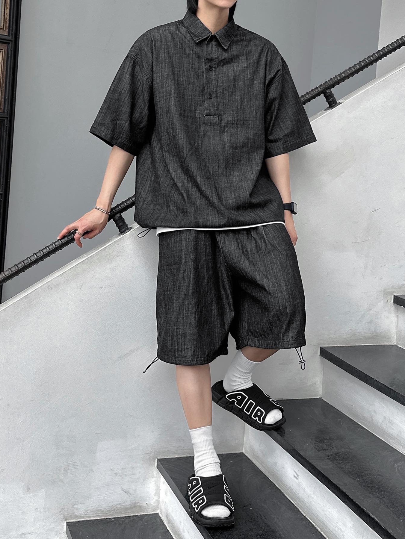 Nike Air More Uptempo Slide Black White 착용 스타일 - 2