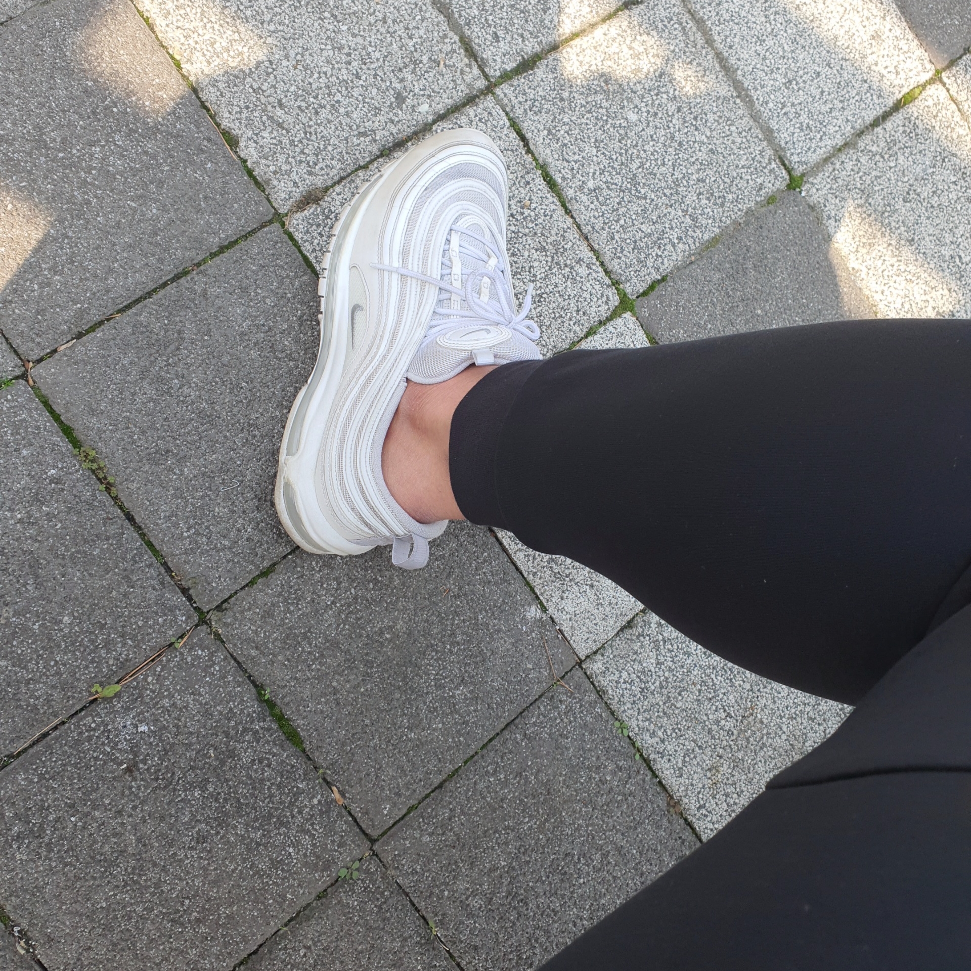 Nike Air Max 97 Triple White Wolf Grey 착용 스타일