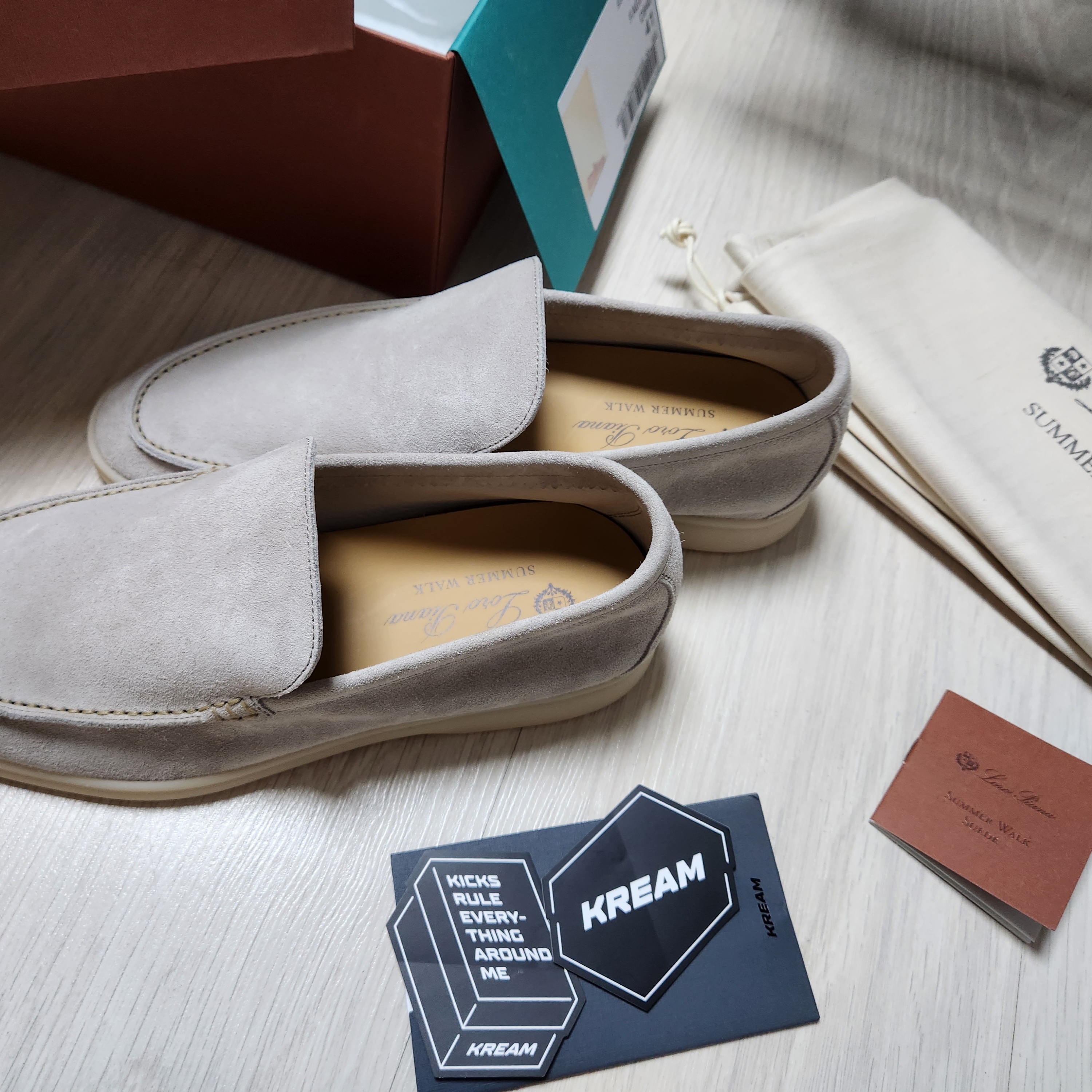 Loro Piana Summer Walk Suede Calfskin Classic Beige 착용 스타일