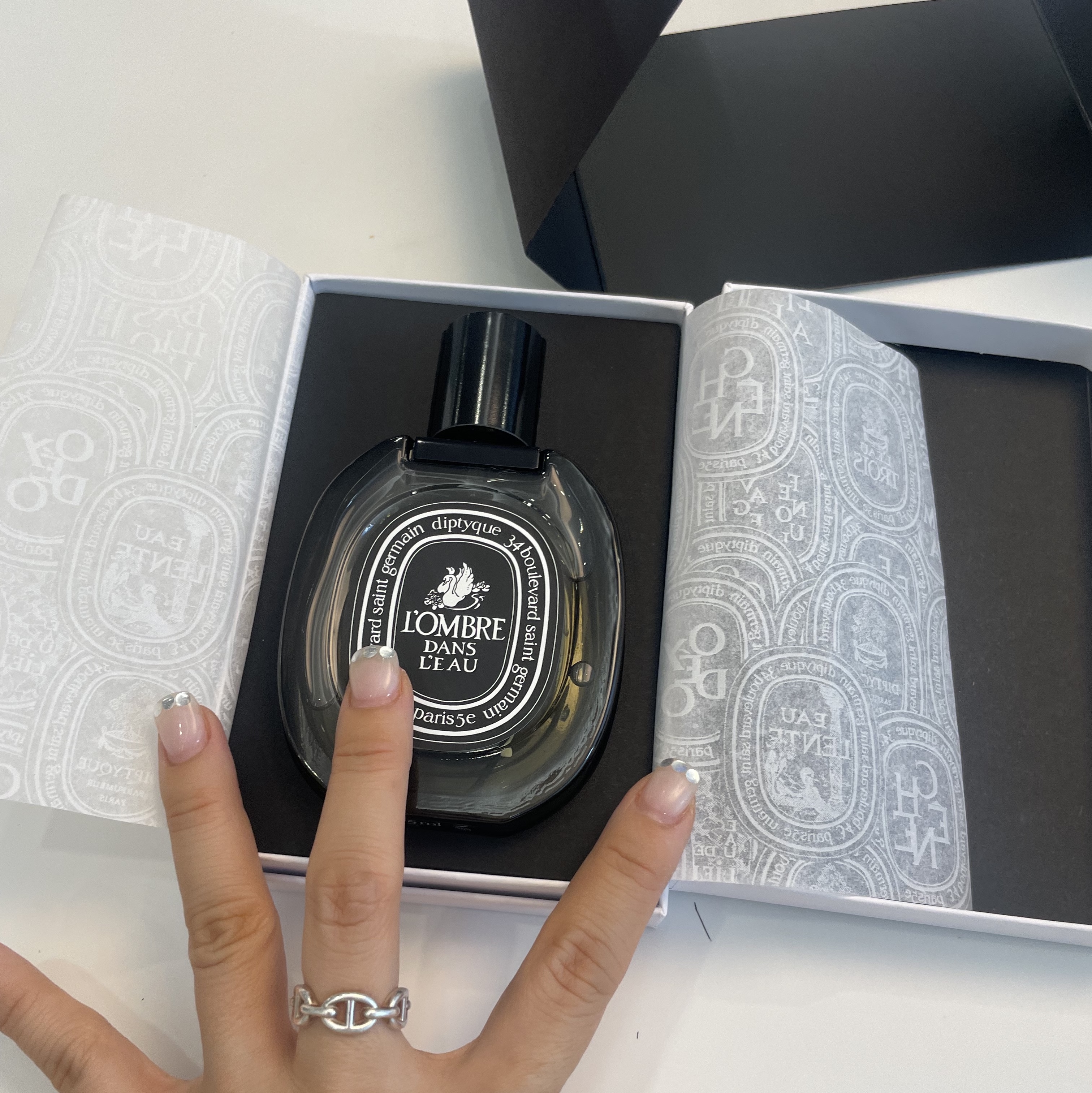 딥티크 롬브로 단 로 오 드 퍼퓸 75ml 착용 스타일 - 2