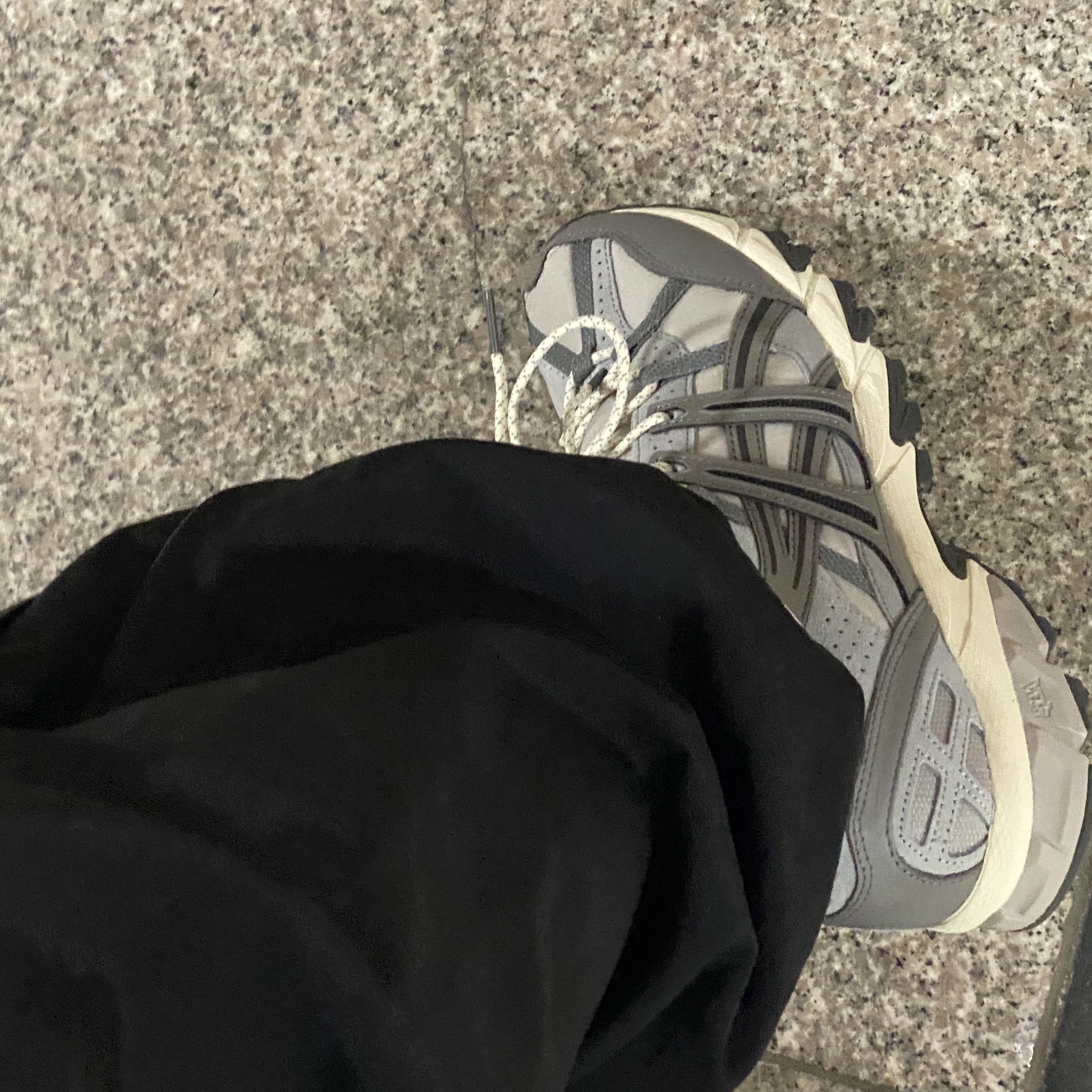 Asics Gel-Sonoma 15-50 Oyster Grey Clay Grey 착용 스타일