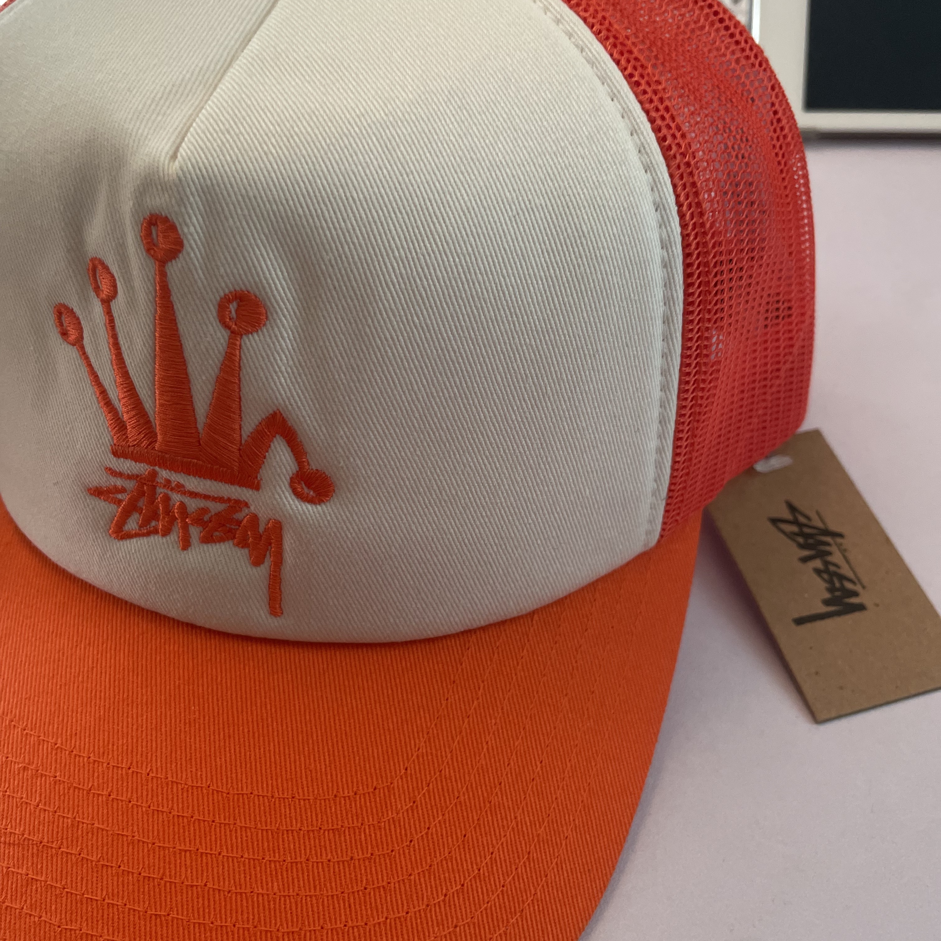 Stussy Crown Stock Trucker Cap Orange 착용 스타일