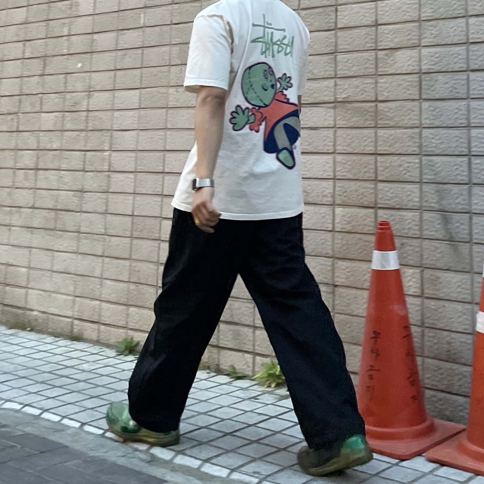 Stussy Dollie Pigment Dyed T-Shirt Natural, Asics x Kiko Kostadinov Gel Sokat Infinity Green 착용 스타일 - 1