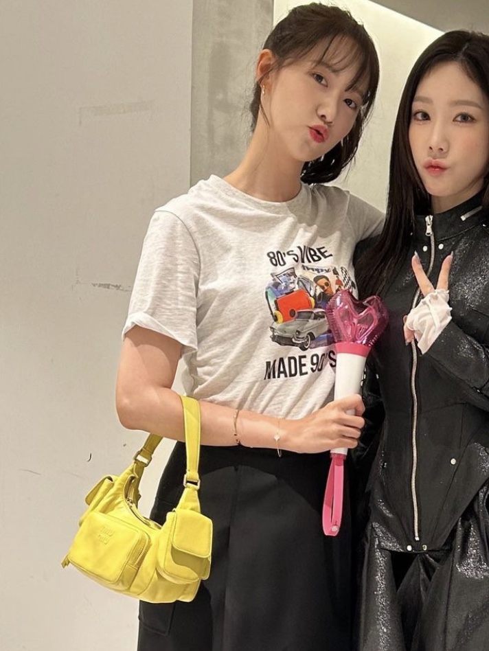 Miu Miu Nappa Leather Hobo Bag Citron Yellow 착용 스타일
