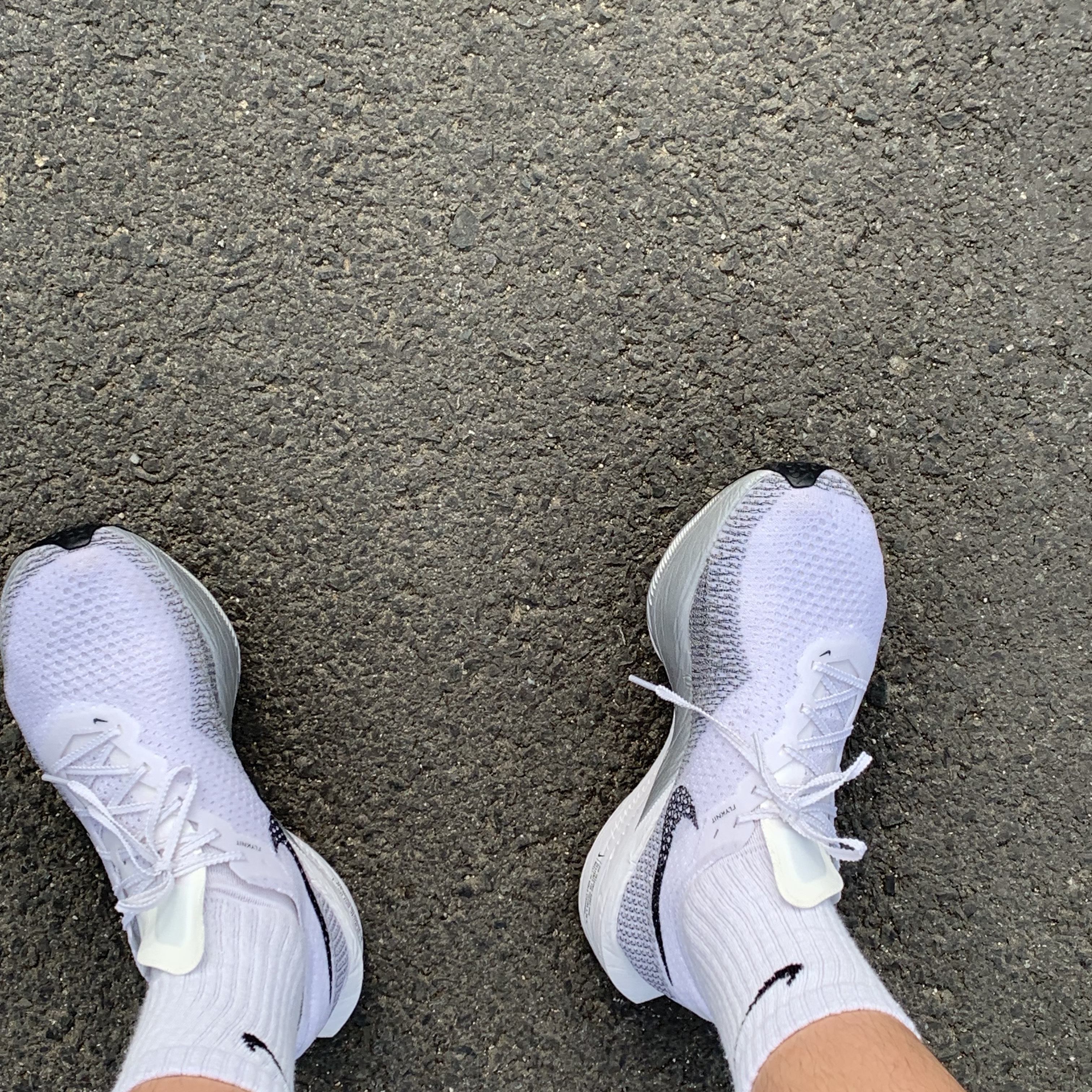 Nike ZoomX Vaporfly Next% 3 White Grey 착용 스타일 - 2