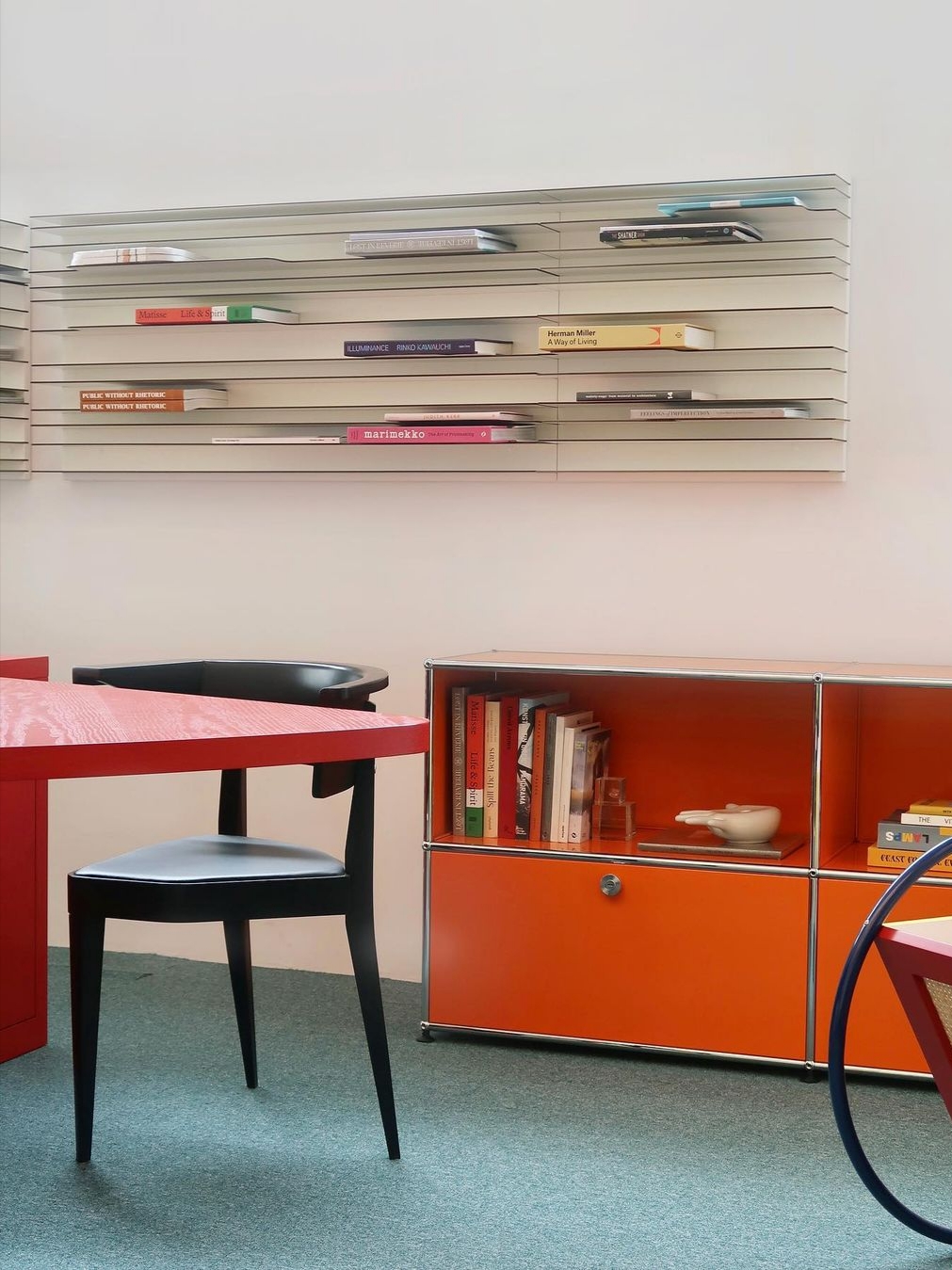 Spectrum Paperback Wallsystem 120cm White 착용 스타일