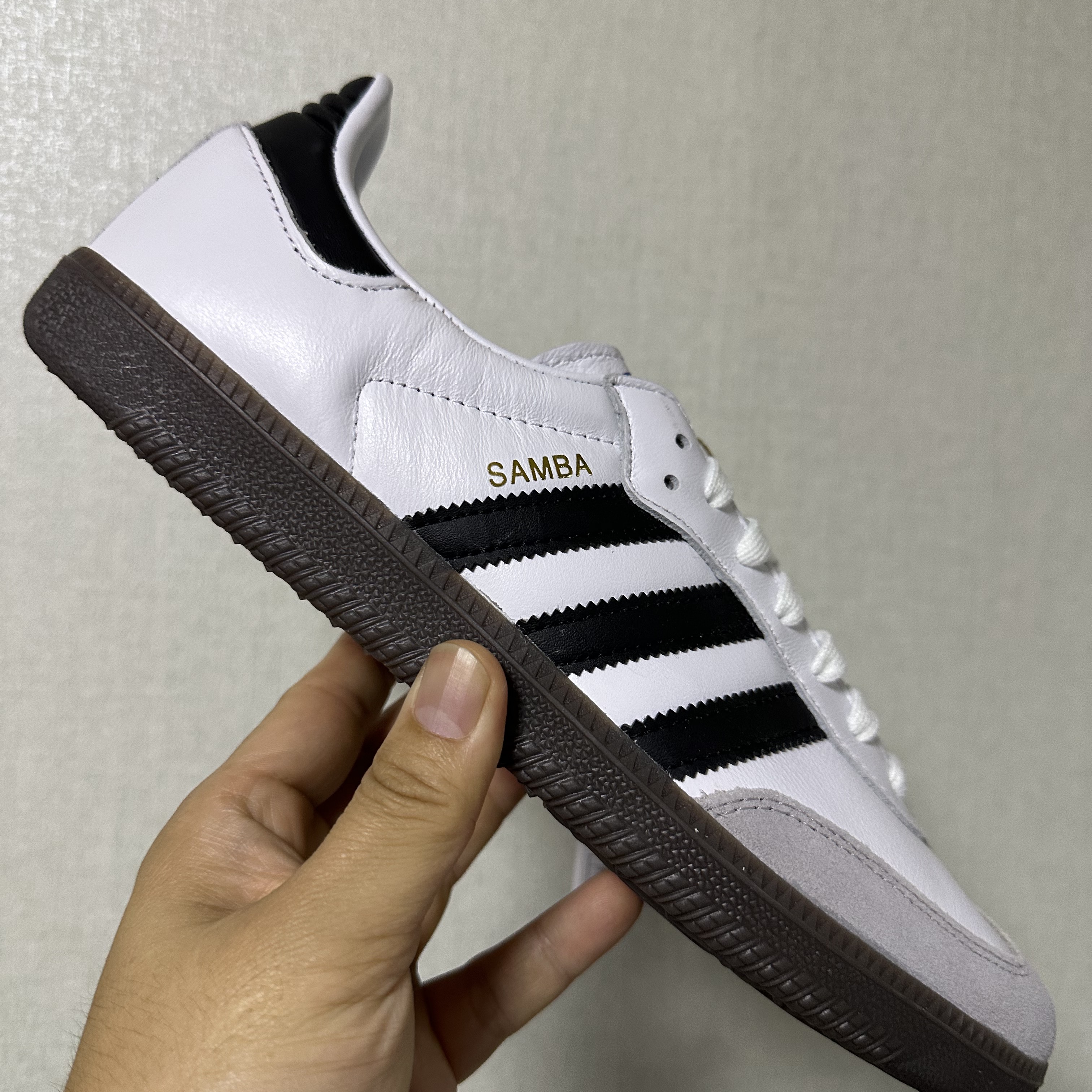 Adidas Samba OG Cloud White 착용 스타일 - 1