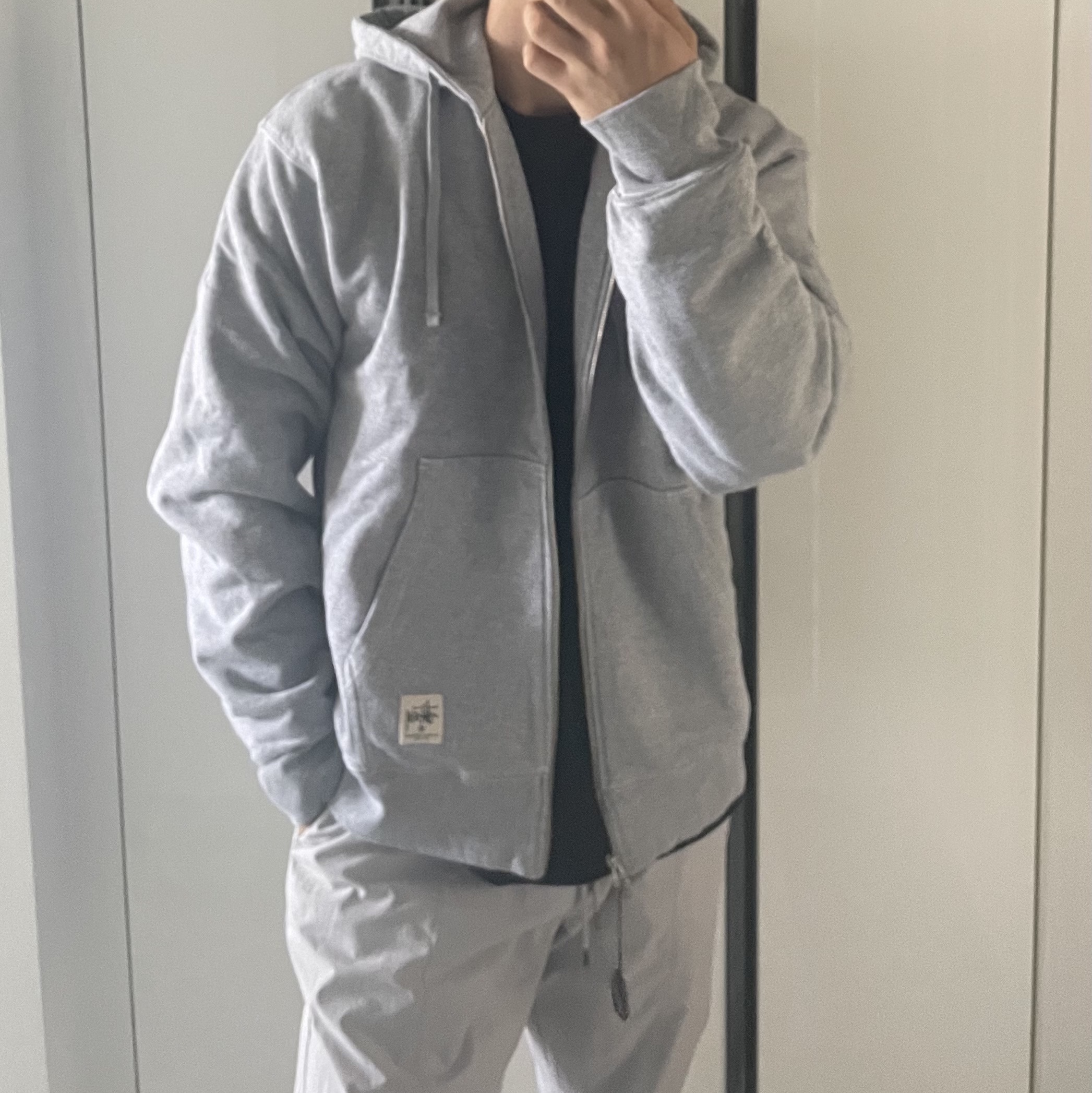 Stussy Double Face Label Zip Hoodie Grey Heather 착용 스타일 - 2