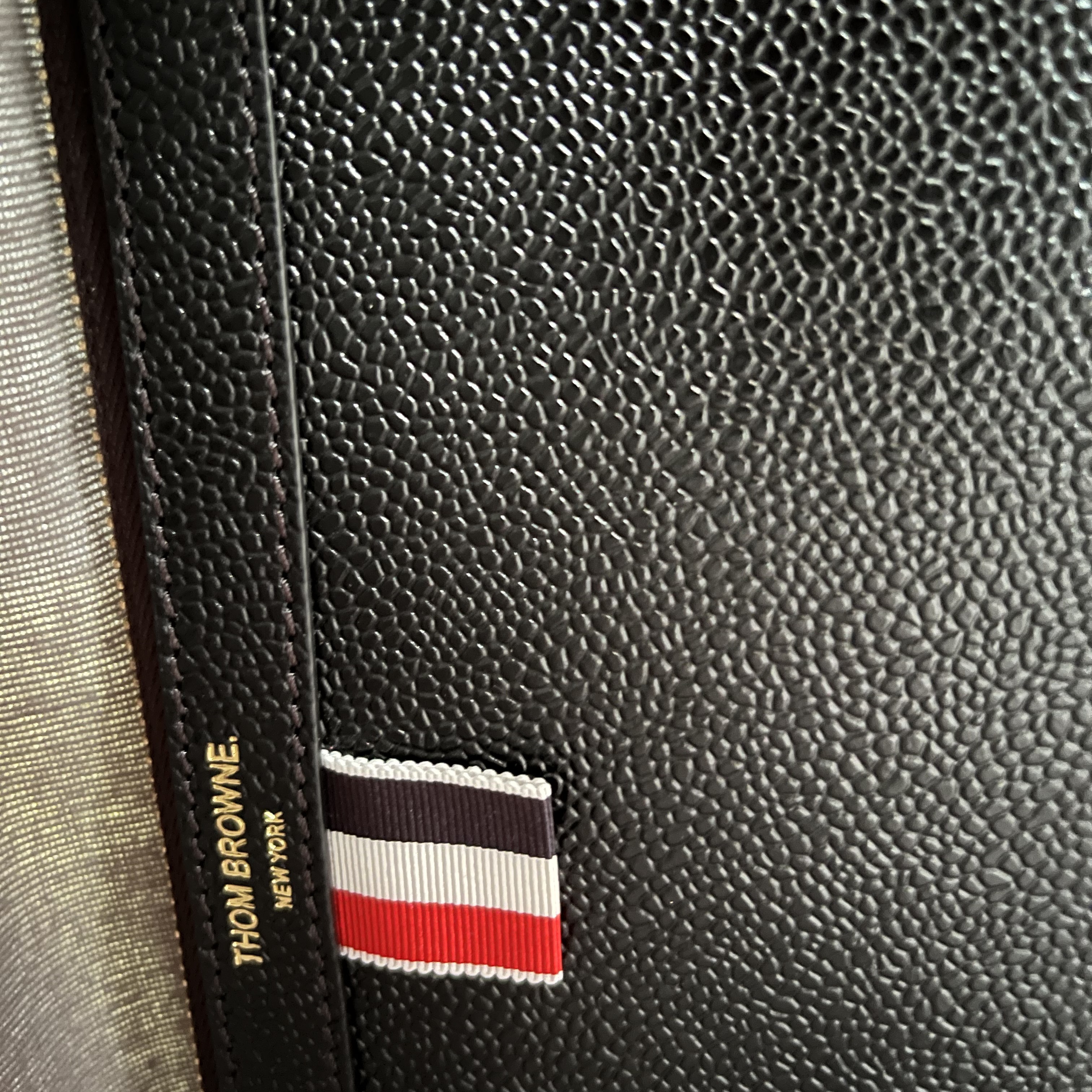 Thom Browne Small Tablet Clutch Black 착용 스타일