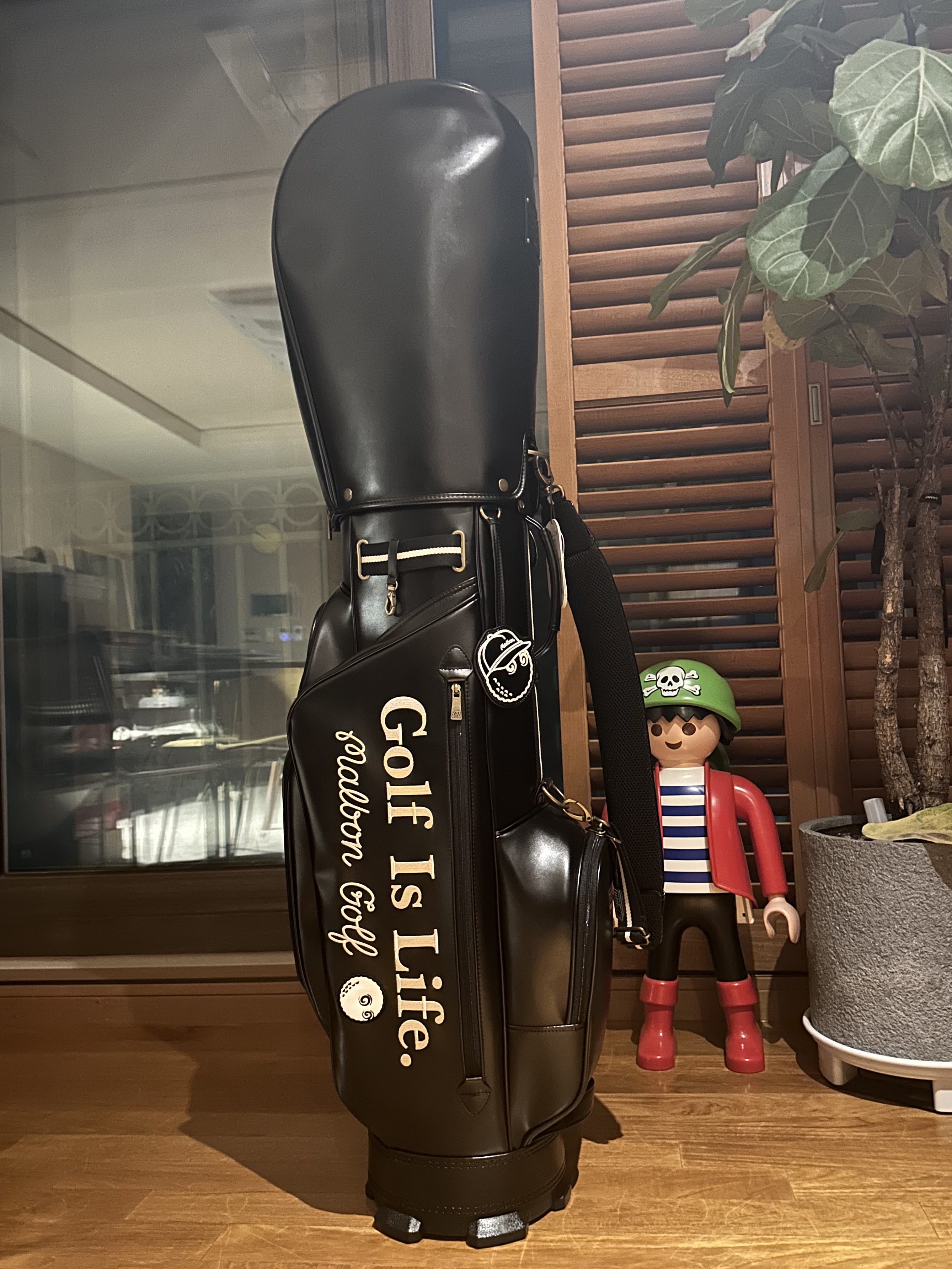 Malbon Golf Vintage Mood Caddie Bag Black 착용 스타일 - 1