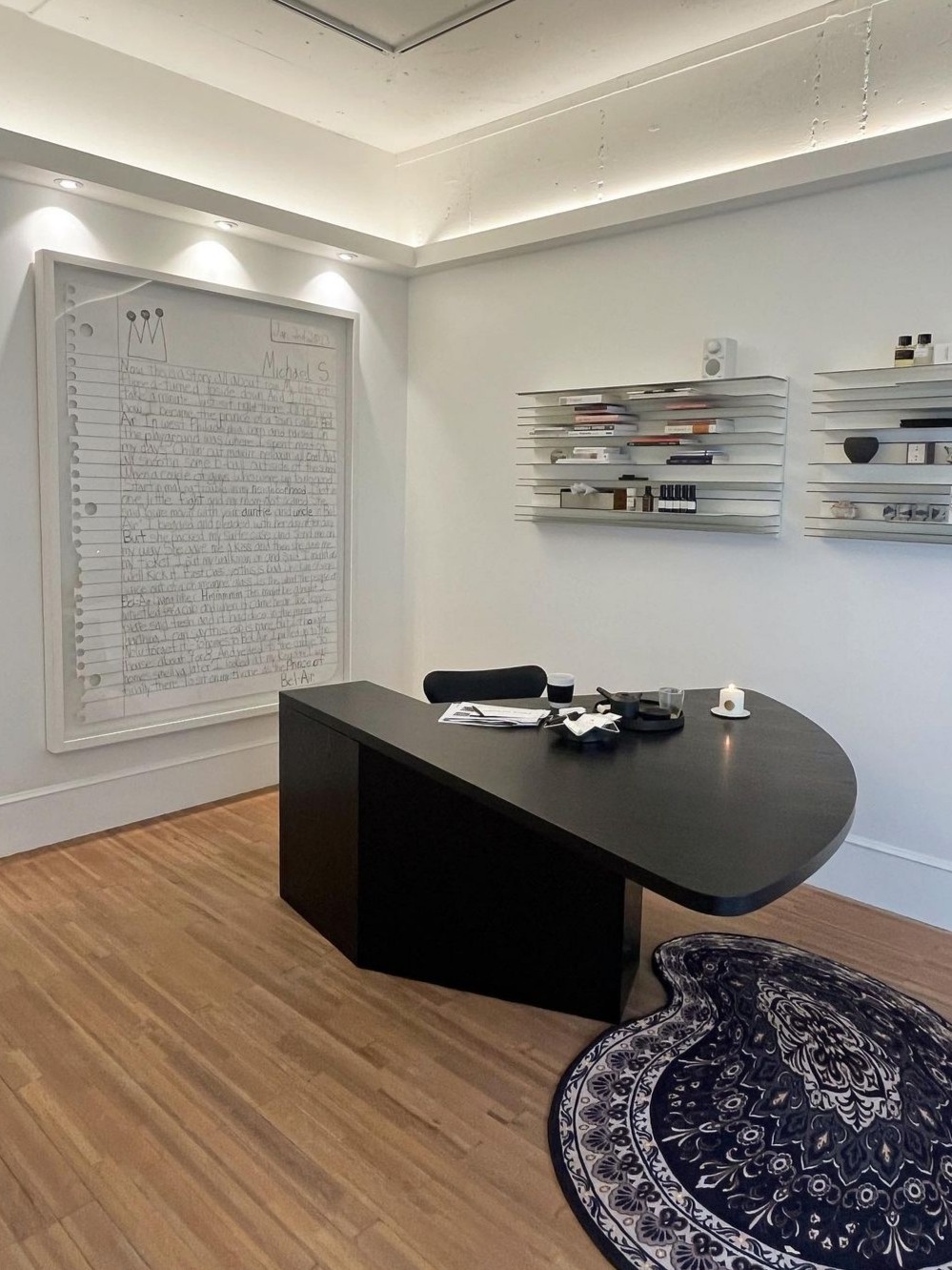 Spectrum Paperback Wallsystem 120cm White 착용 스타일