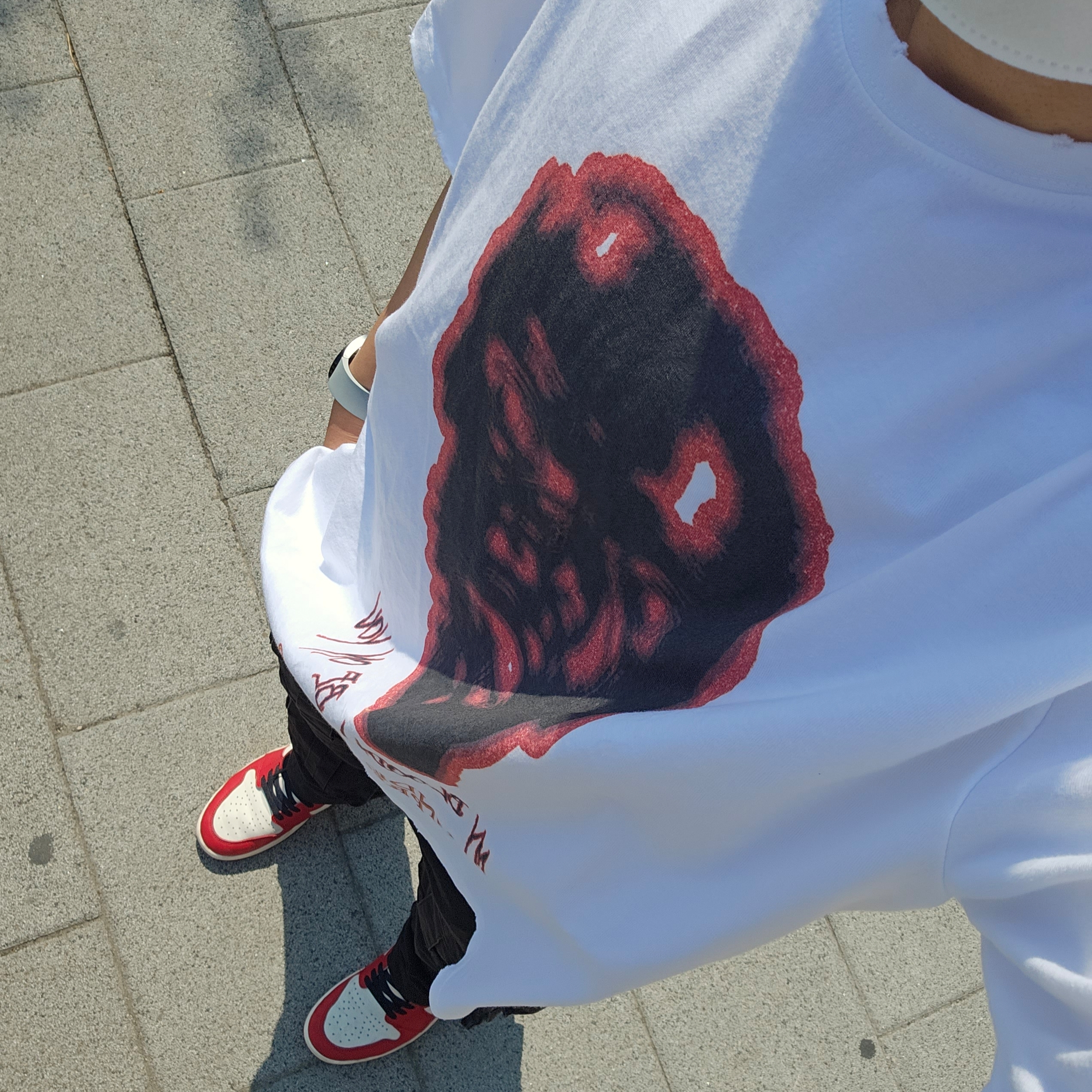 Undermycar Blood On You Graphic T-Shirt White - 23SS, Undermycar Chiva Vintage Coating Multi Cargo Pants Mulch - 23SS 착용 스타일