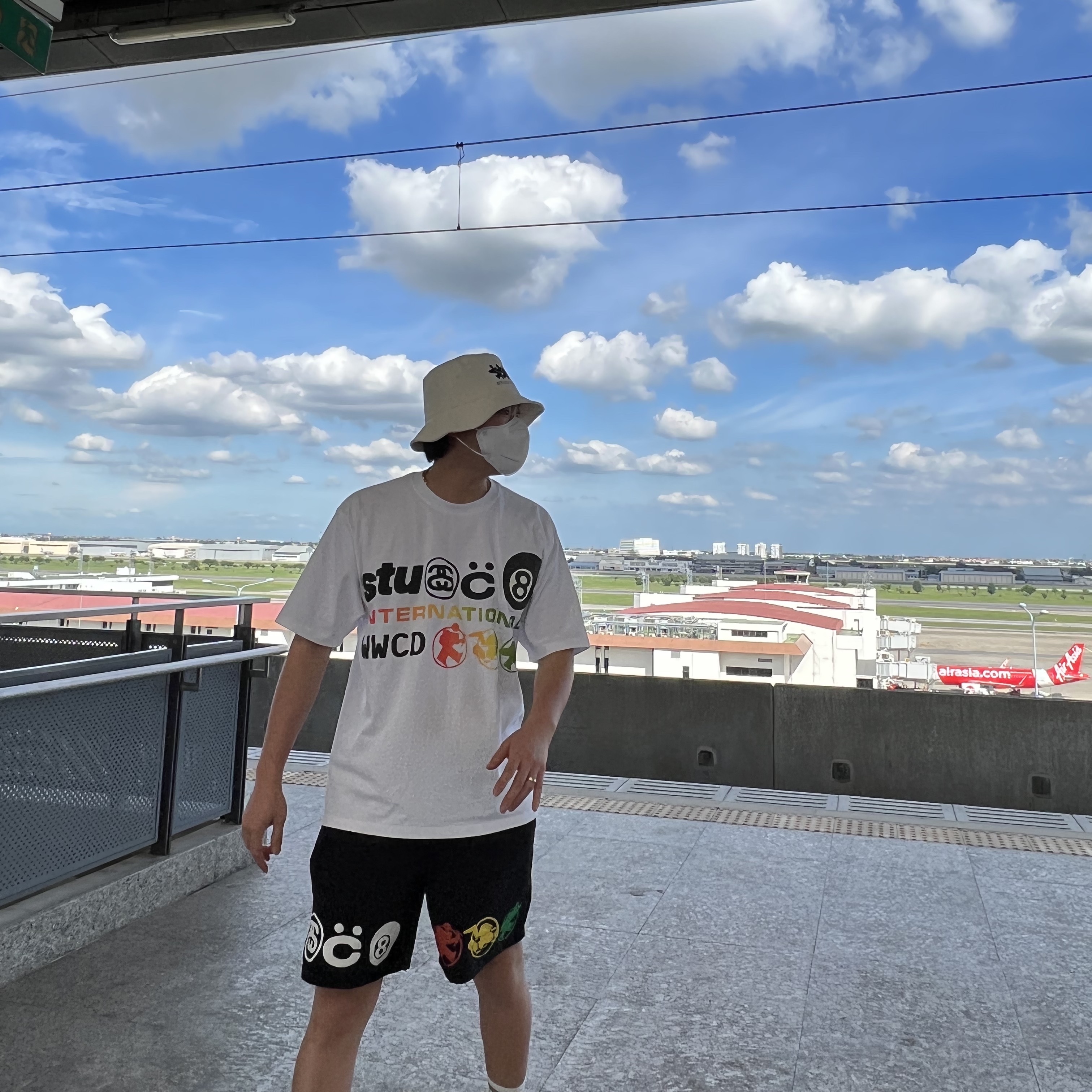 Stussy x Cactus Plant Flea Market International T-Shirt White, Stussy x Cactus Plant Flea Market Icon Water Shorts Black 착용 스타일 - 2