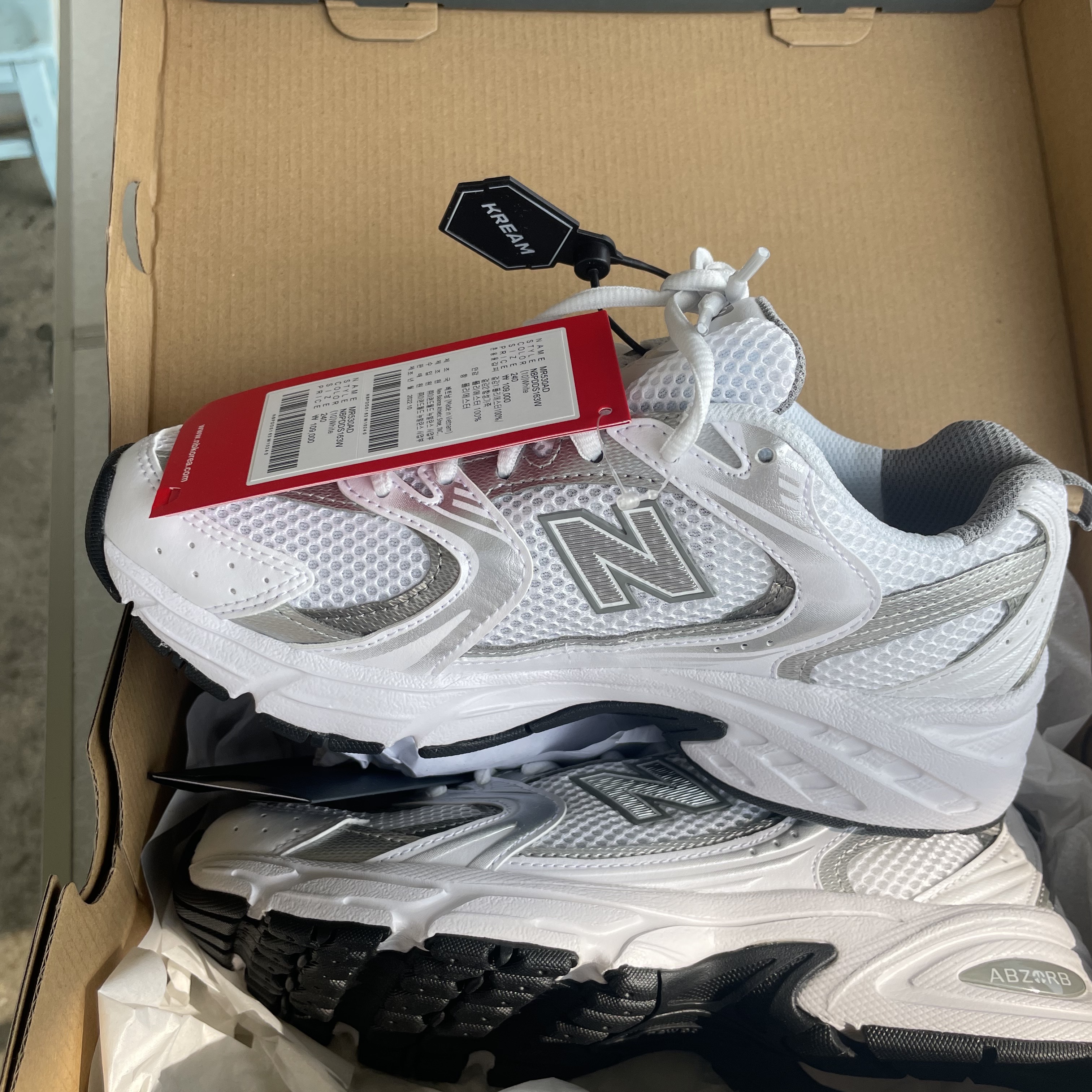 New Balance 530 White Silver 착용 스타일