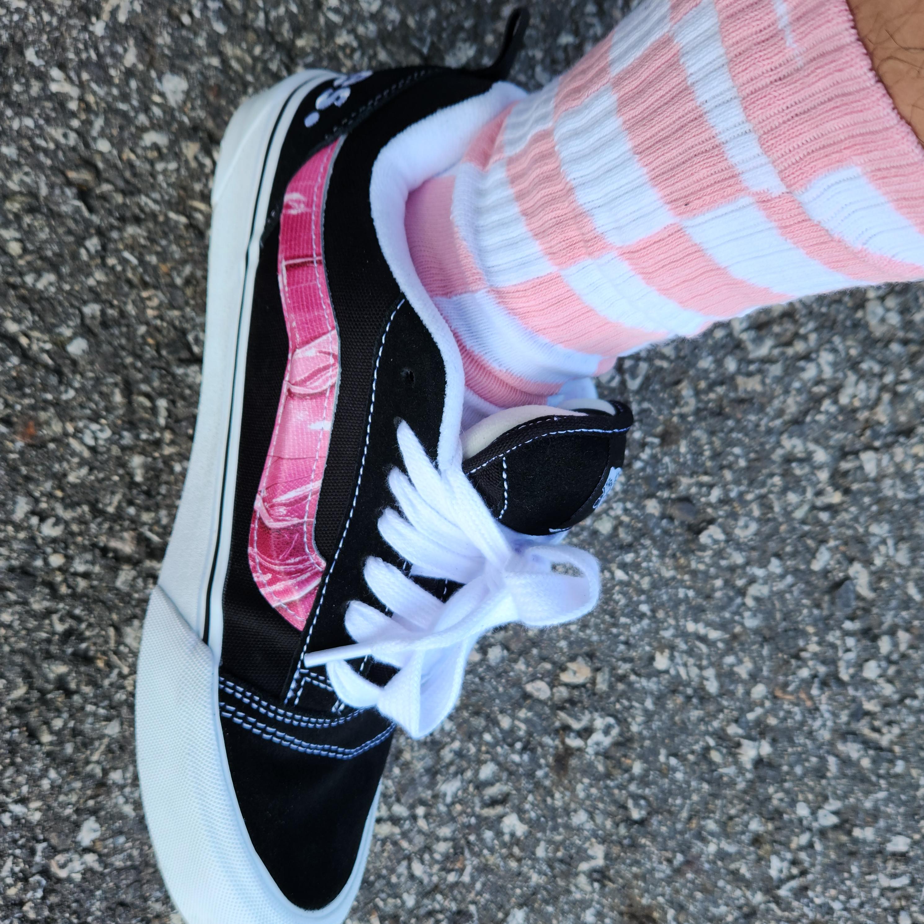 Vans x Peaches. Knu-Skool Black Pink 착용 스타일