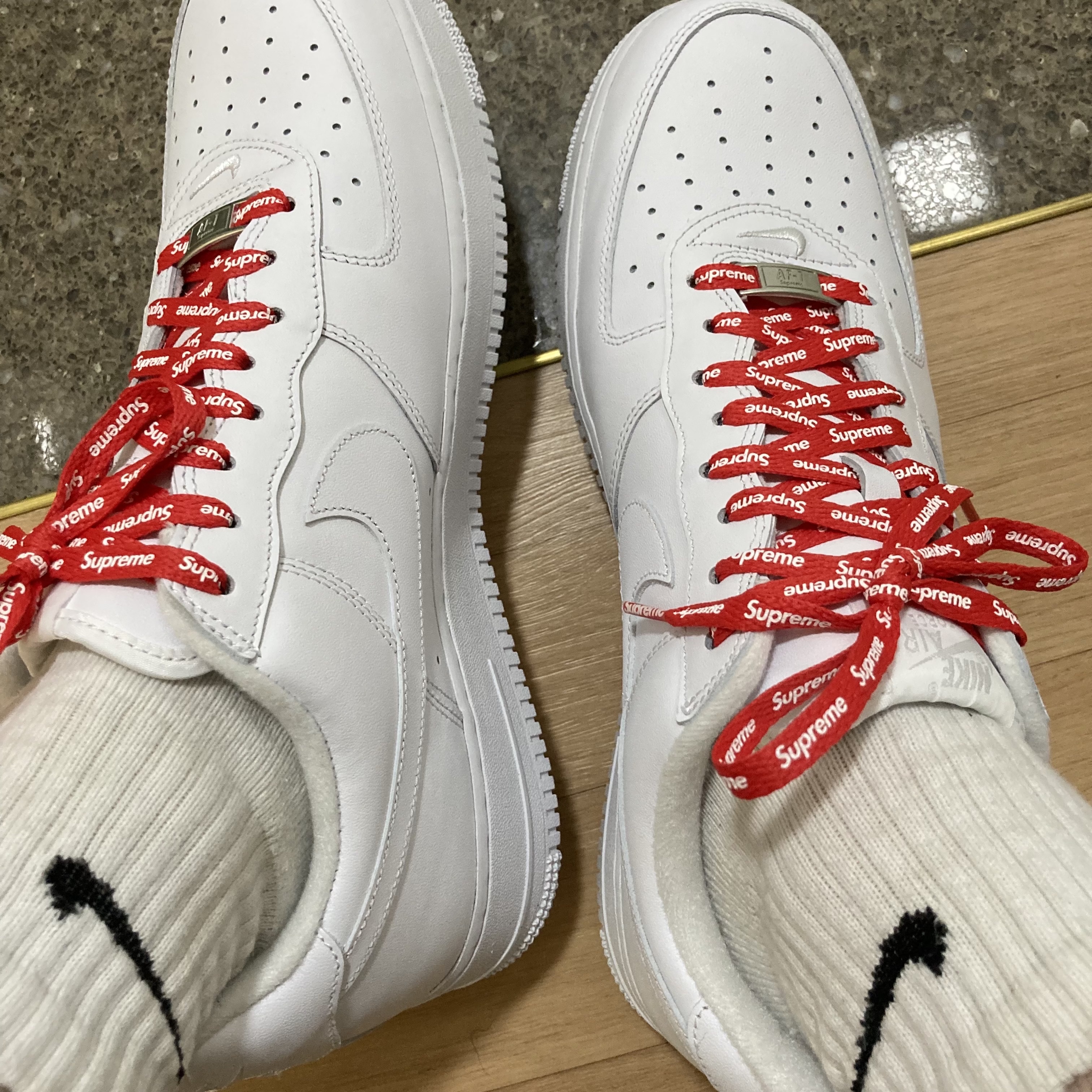 Nike x Supreme Air Force 1 Low White 착용 스타일