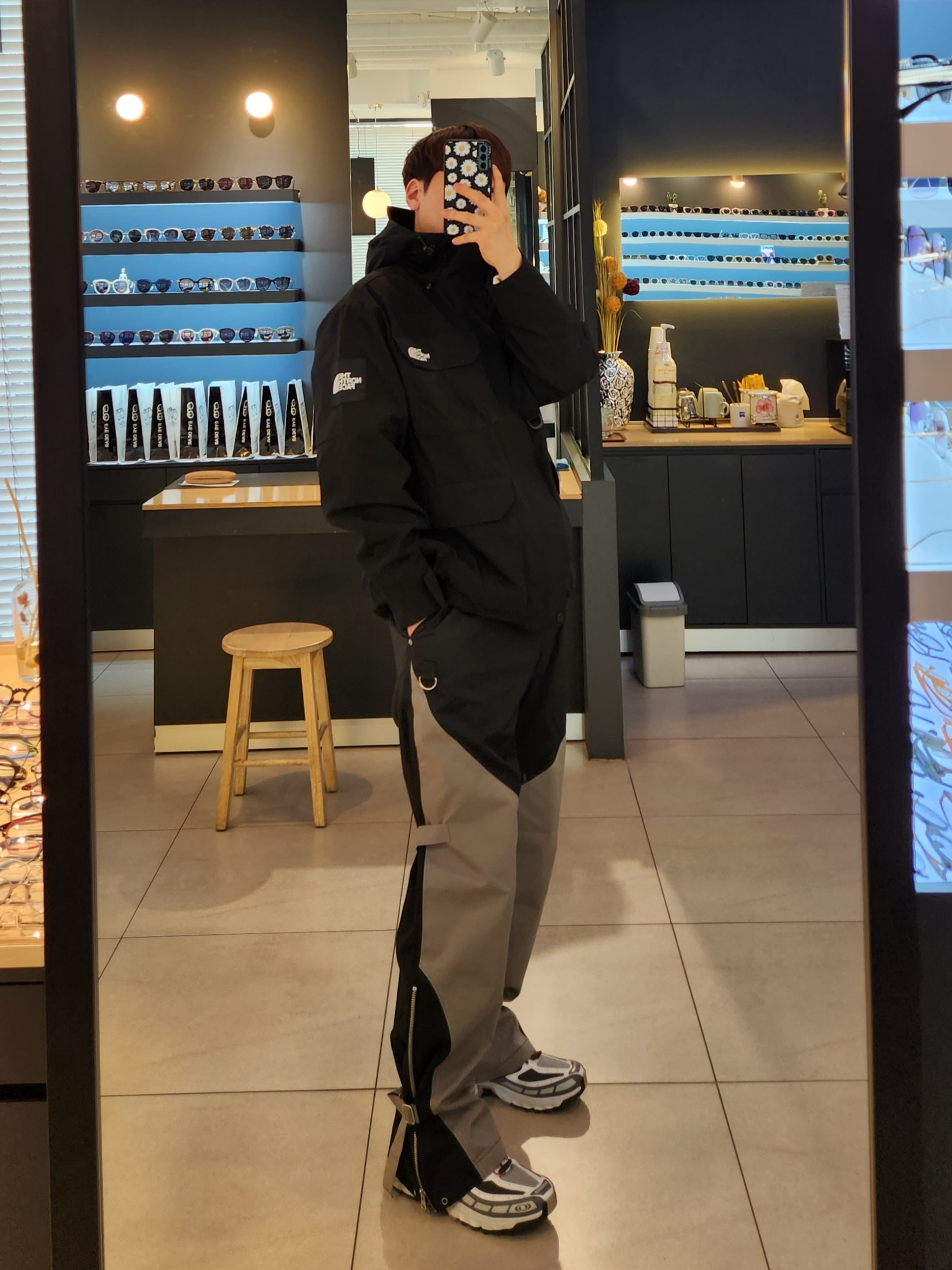 살로몬 ACS 프로 벨루가 빈티지 카키 착용 스타일