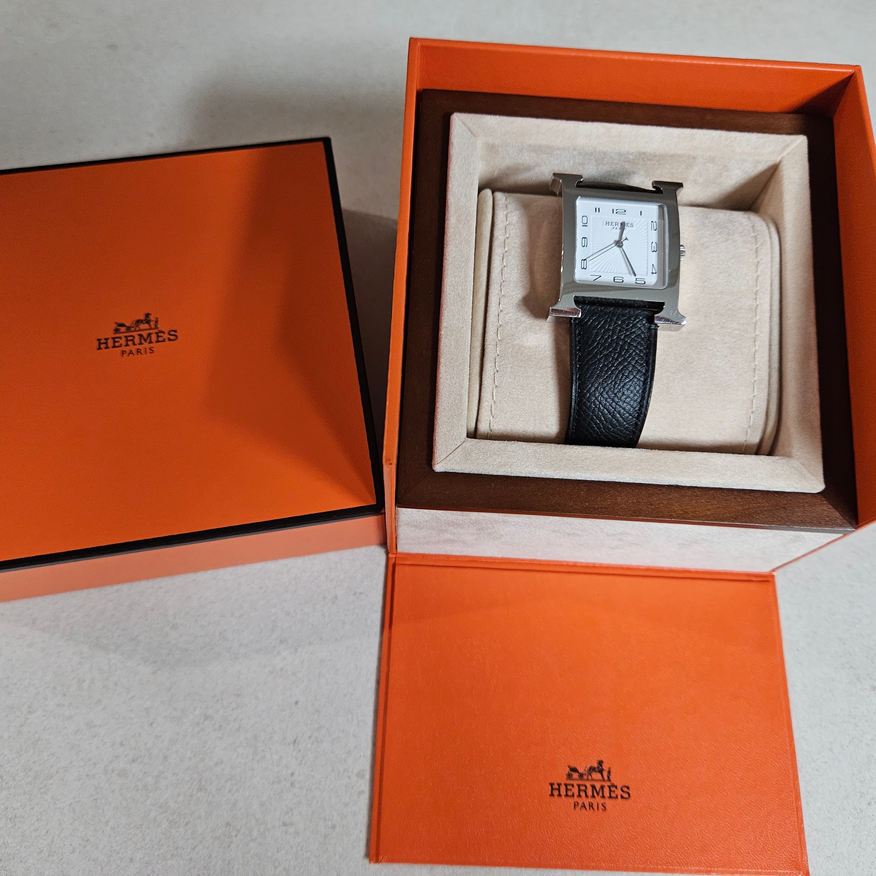 Hermes Heure H Watch Small Black Epsom Strap & Steel 착용 스타일