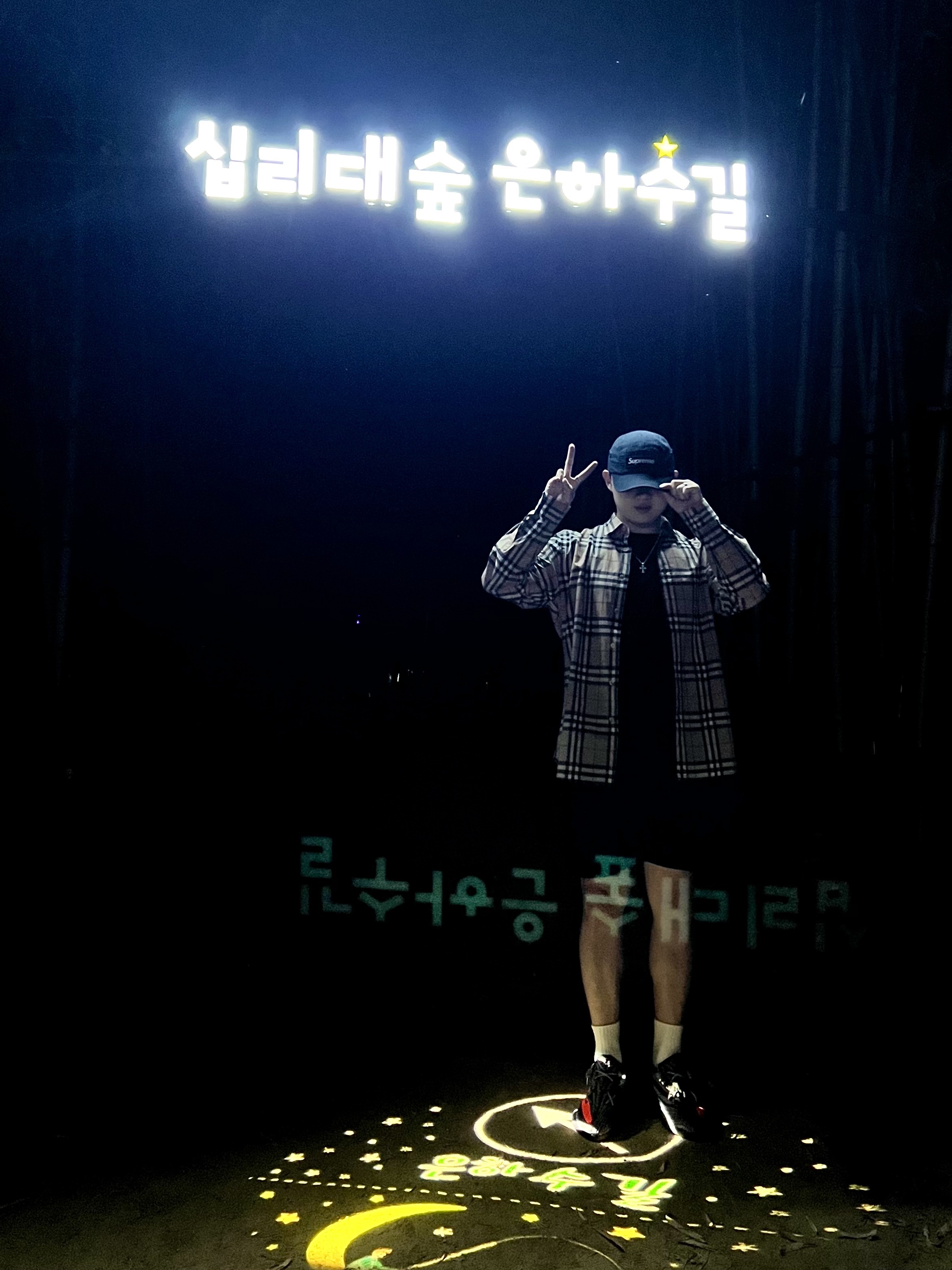 Supreme Washed Chino Twill Camp Cap Black, Burberry Check Cotton Poplin Shirt Archive Beige 착용 스타일