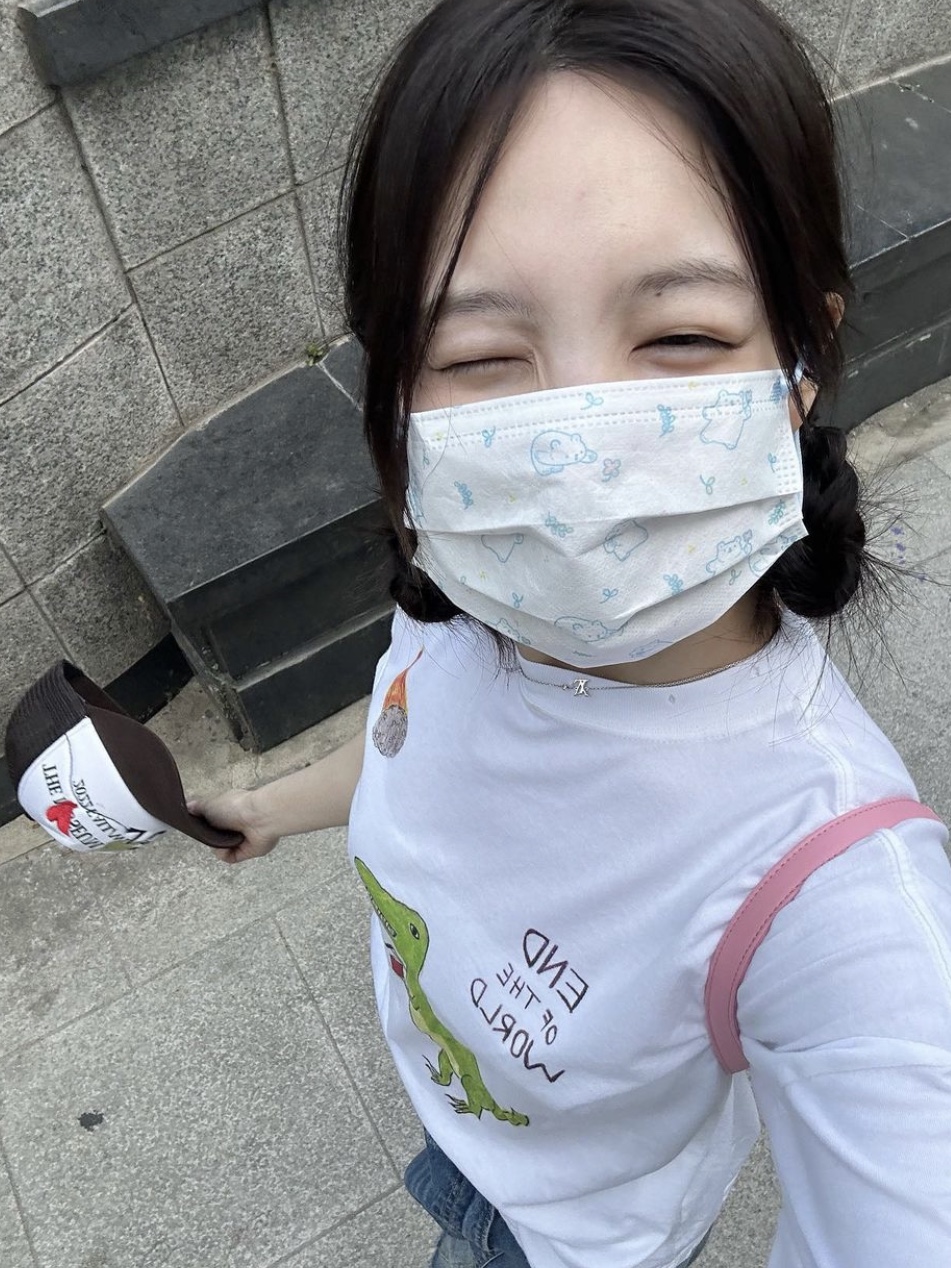 더뮤지엄비지터 핸드 스티치드 칠드런 메쉬캡 브라운 착용 스타일 - 1