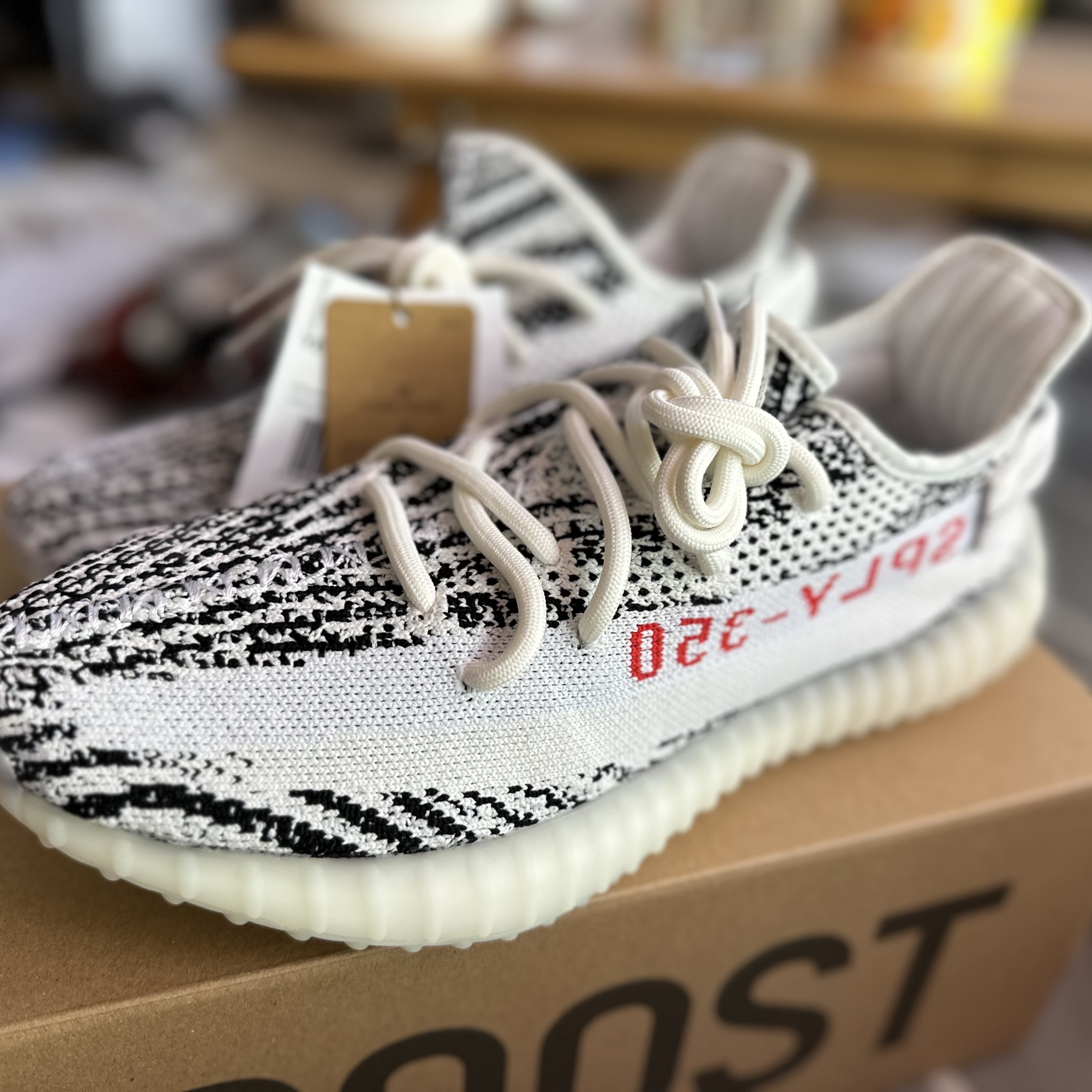 Adidas Yeezy Boost 350 V2 Zebra 2022/2023 착용 스타일