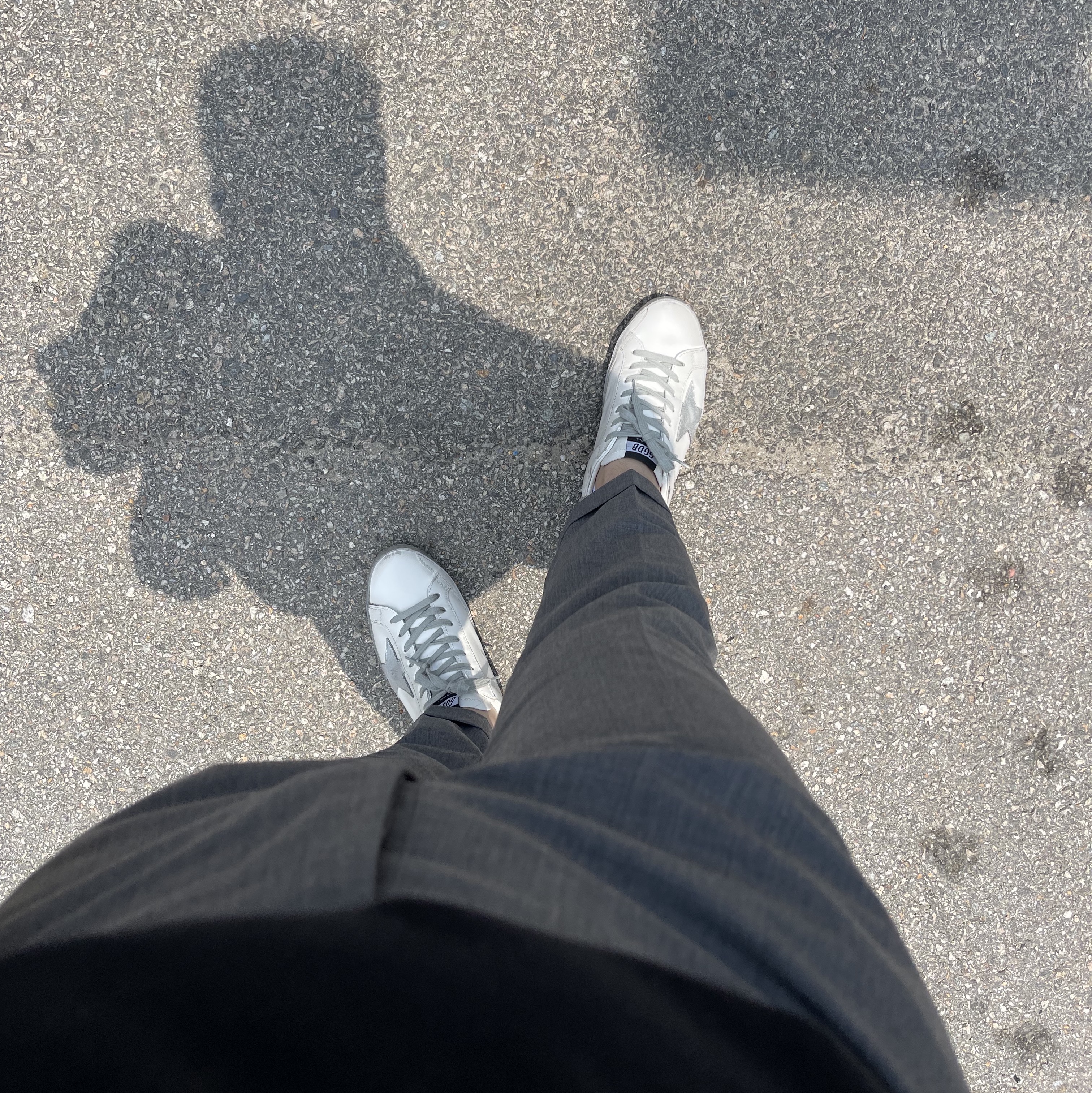 Golden Goose Superstar White Silver Heel Tab Sneakers 착용 스타일