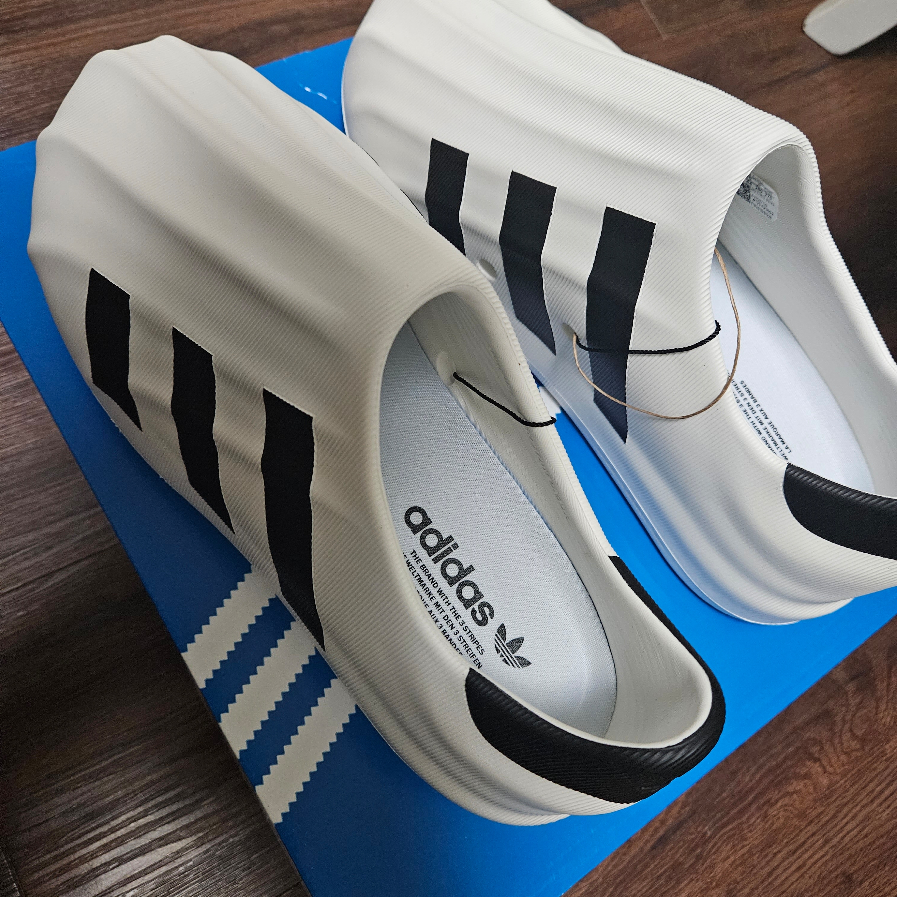 Adidas Adifom Superstar Core White 착용 스타일 - 2