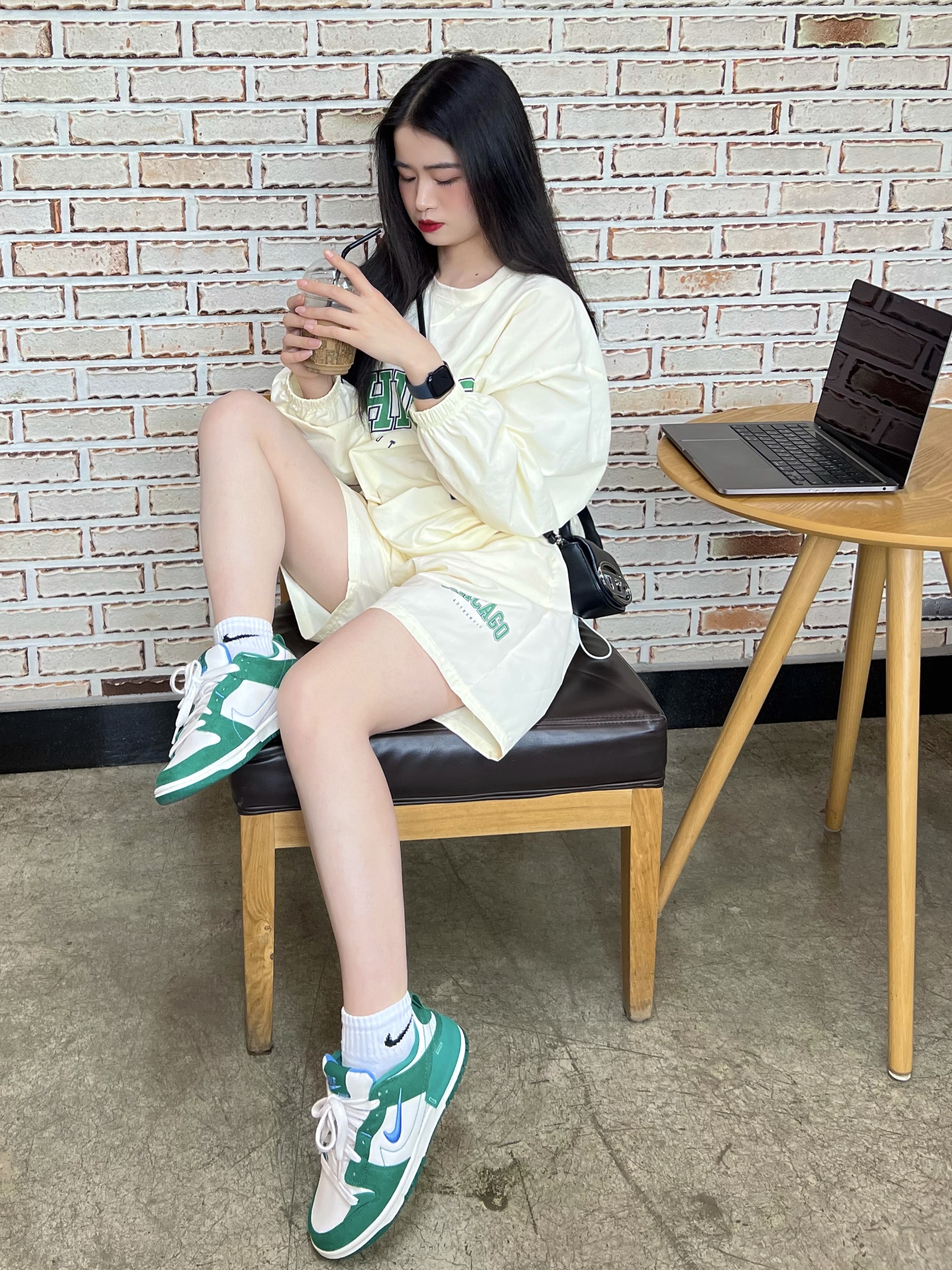 (W) 나이키 덩크 로우 디스럽트 2 팬텀 유니버시티 블루 착용 스타일 - 2
