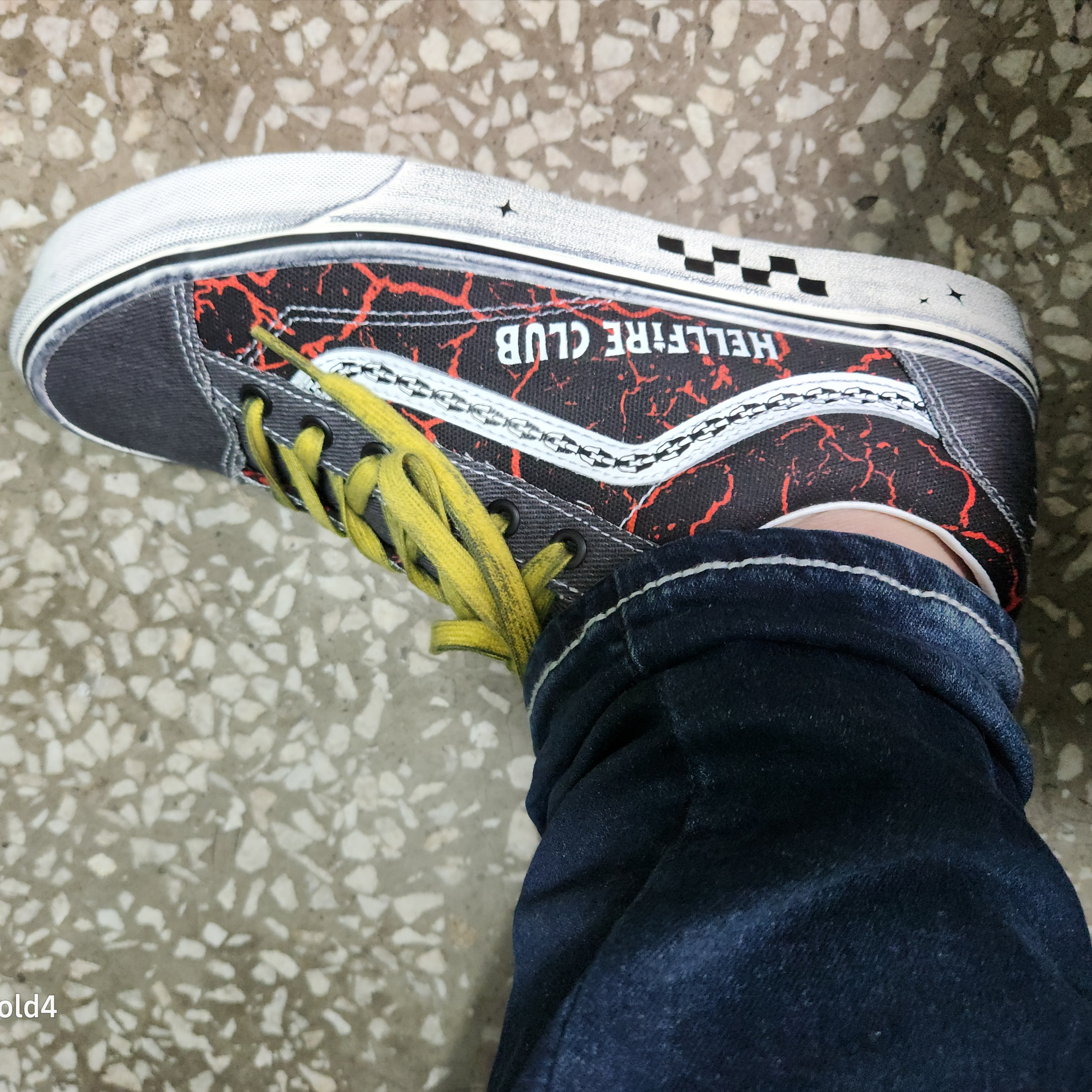 Vans x Stranger Things Style 36 Black Red 착용 스타일 - 3