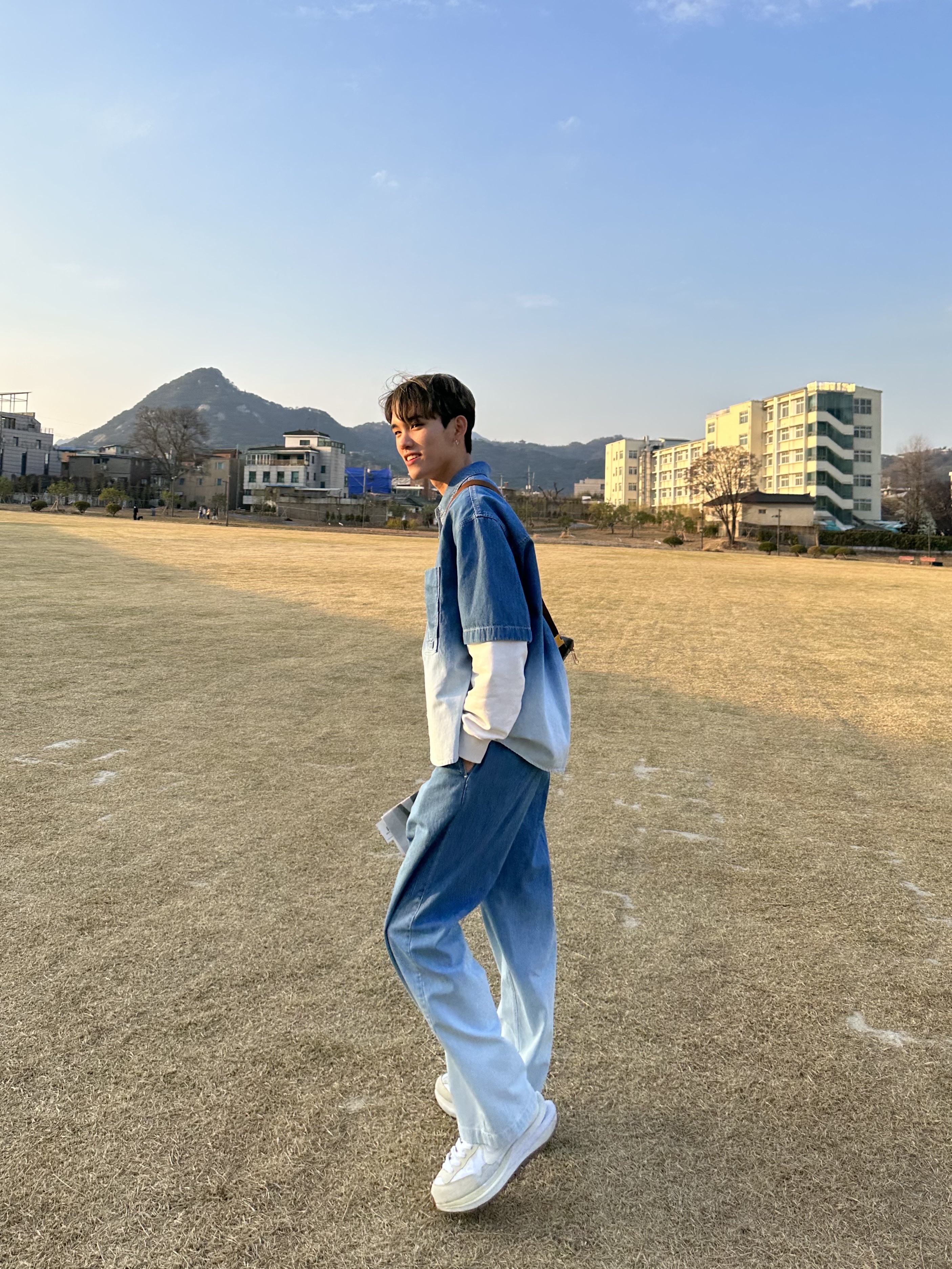 Nike x Sacai VaporWaffle White and Gum 착용 스타일