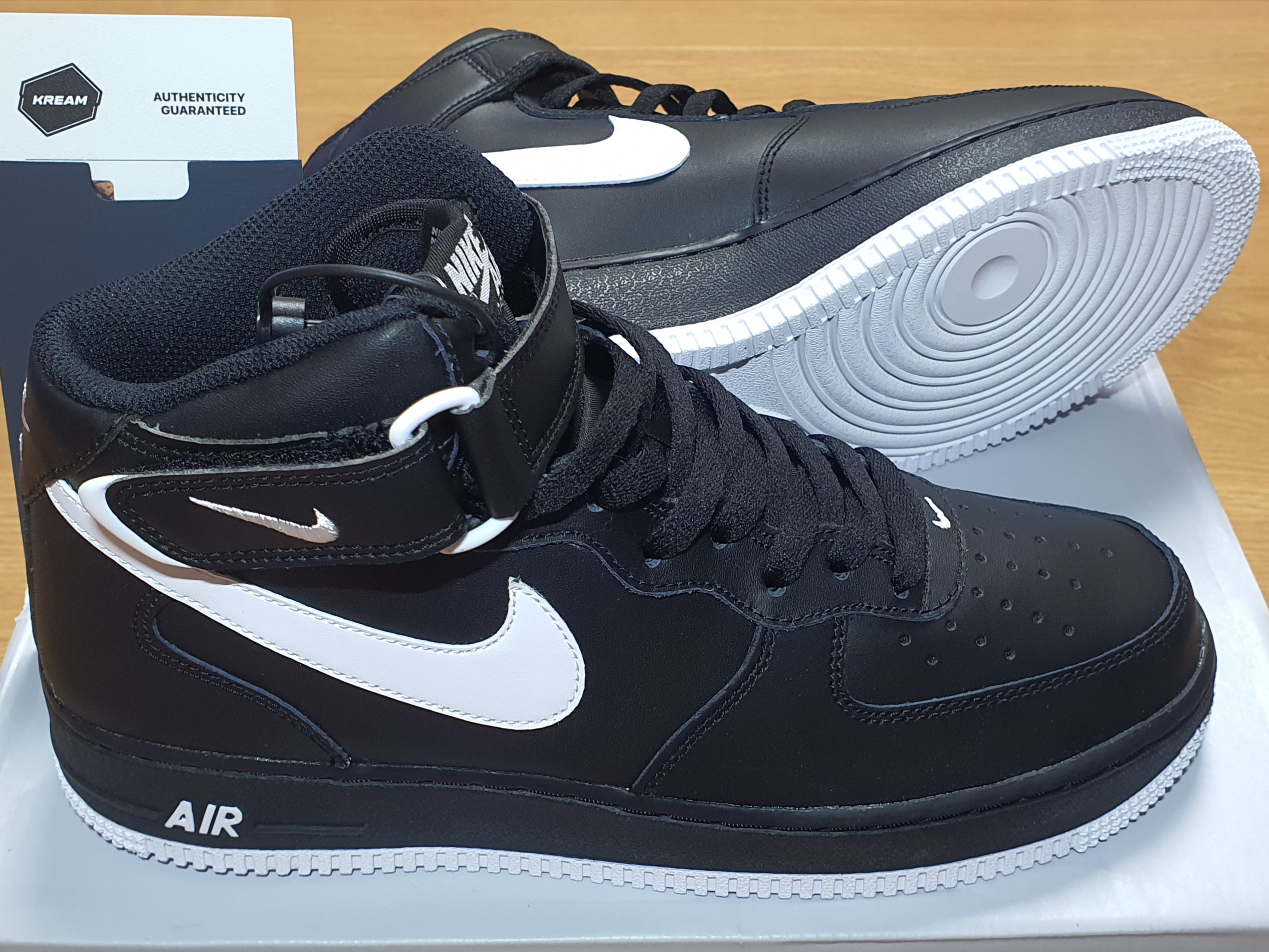 Nike Air Force 1 Mid '07 Black White 착용 스타일