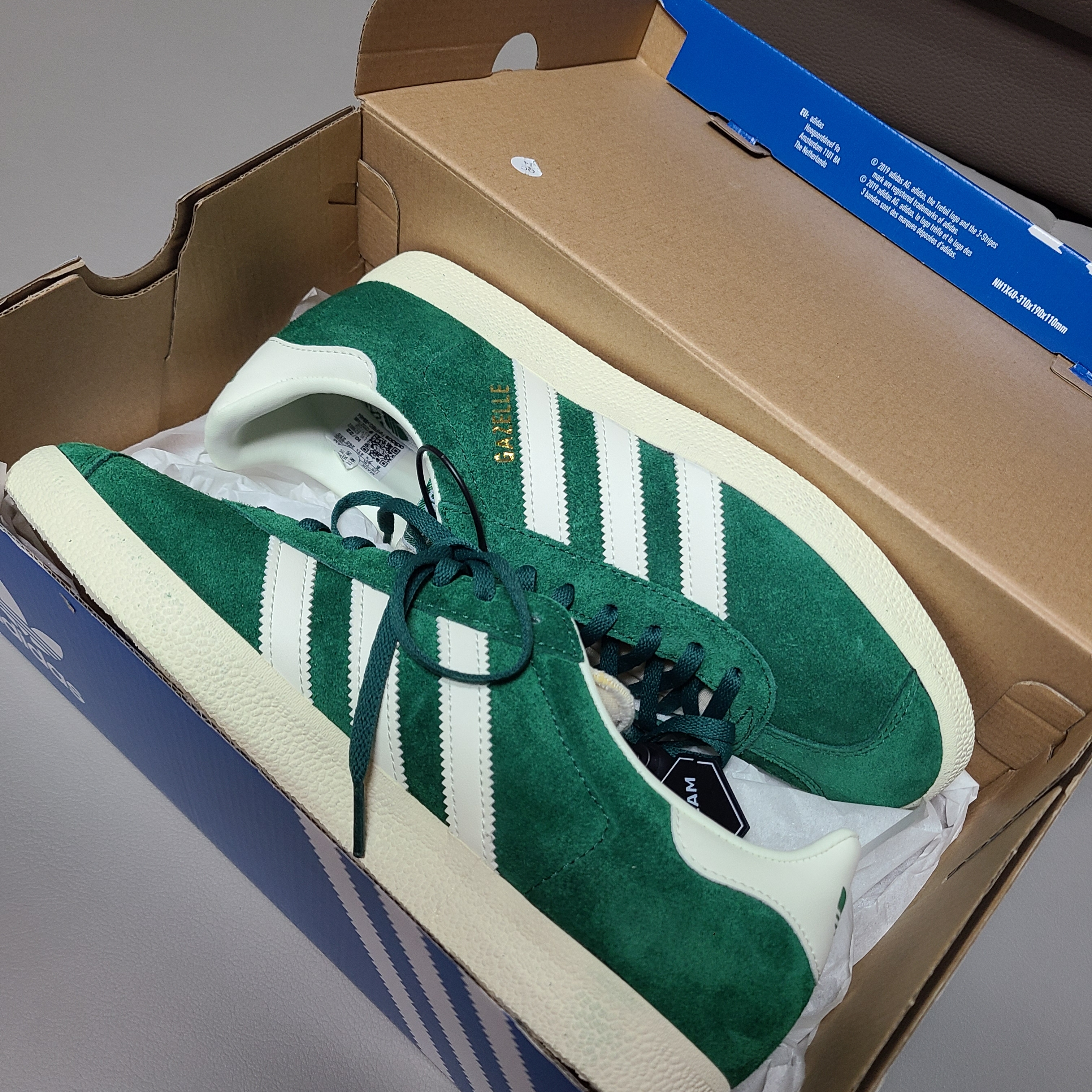 Adidas Gazelle Dark Green Cream White 착용 스타일 - 1