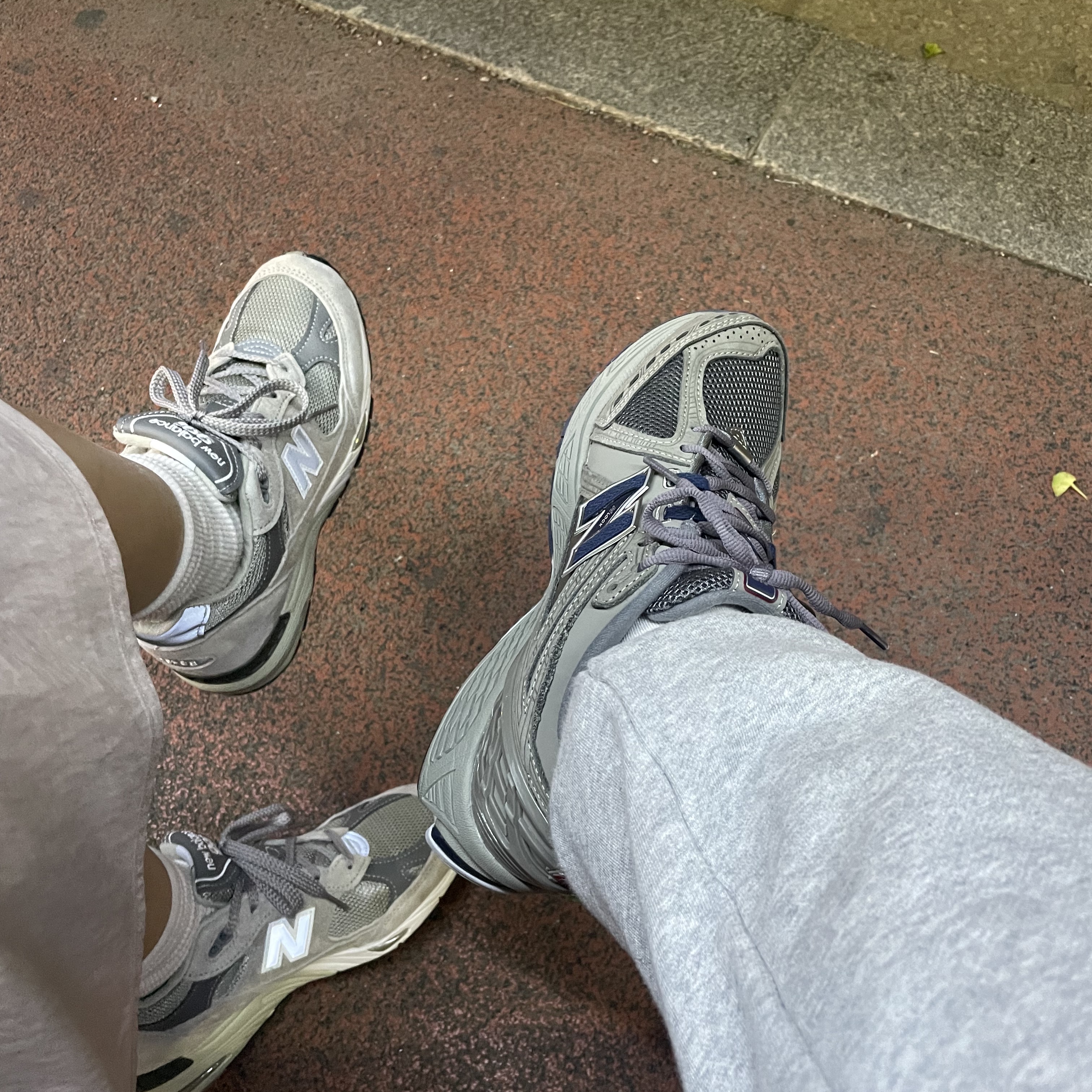 New Balance 991 Made in UK Grey, New Balance 1906R Charcoal Grey 착용 스타일