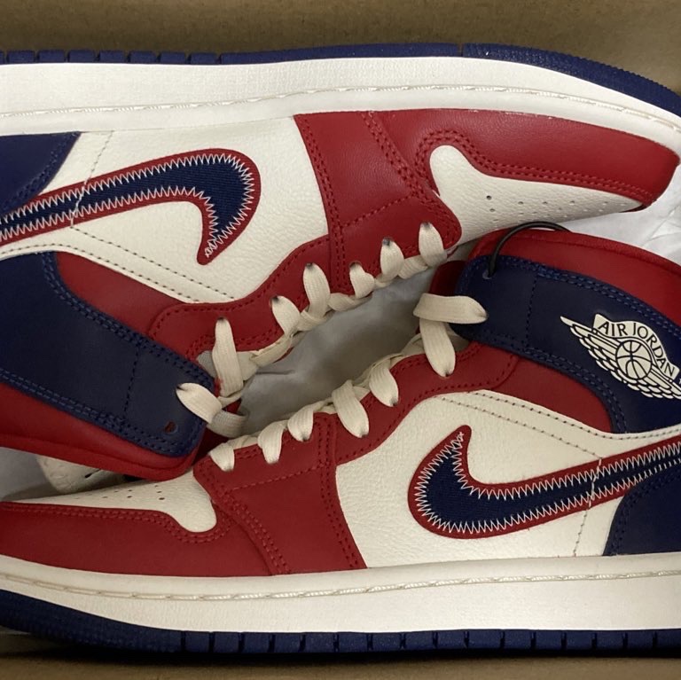 (W) Jordan 1 Mid SE Gym Red Midnight Navy 착용 스타일
