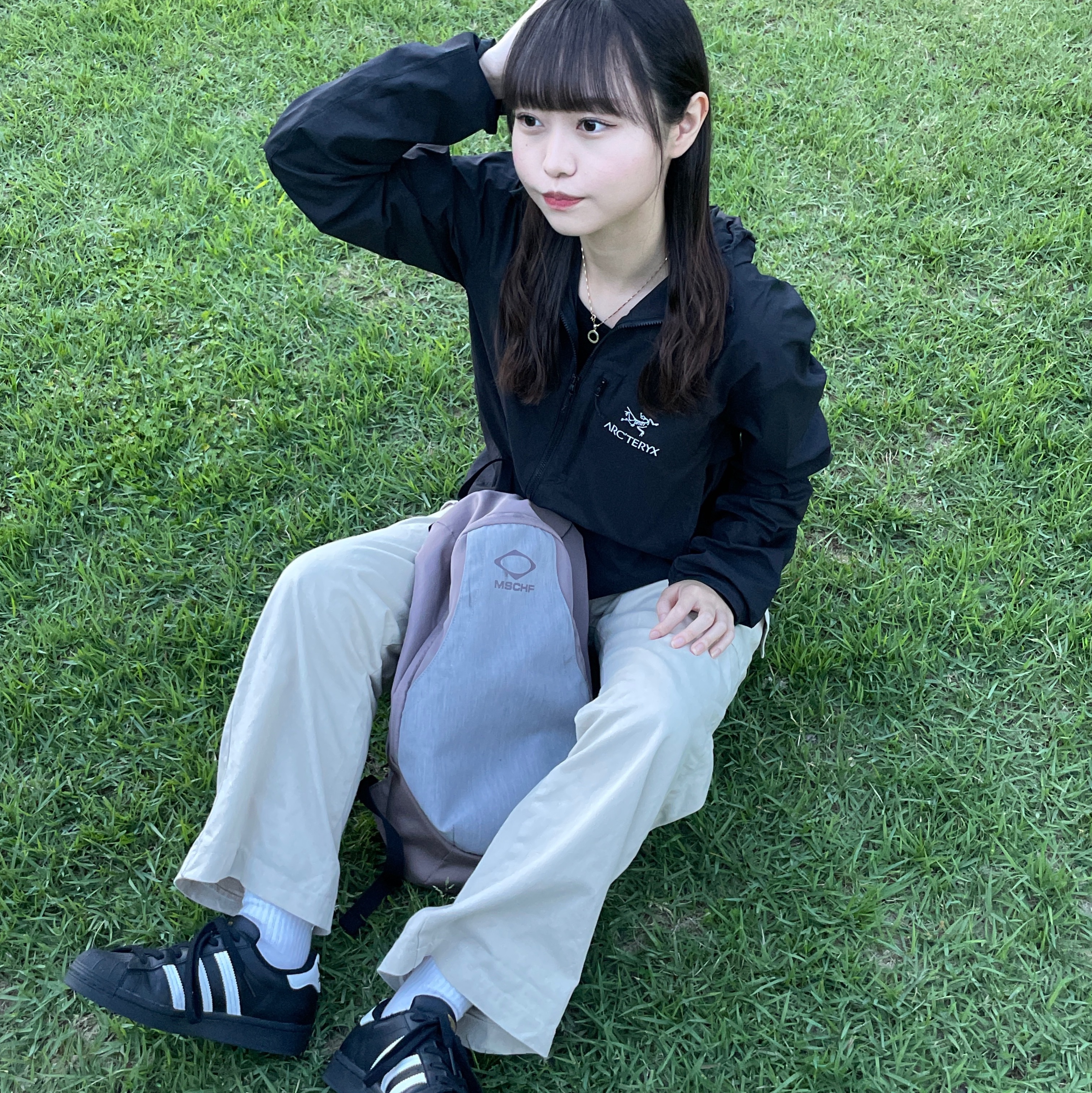 Arc'teryx Squamish Hoody Black, Adidas Superstar Core Black White 착용 스타일 - 2