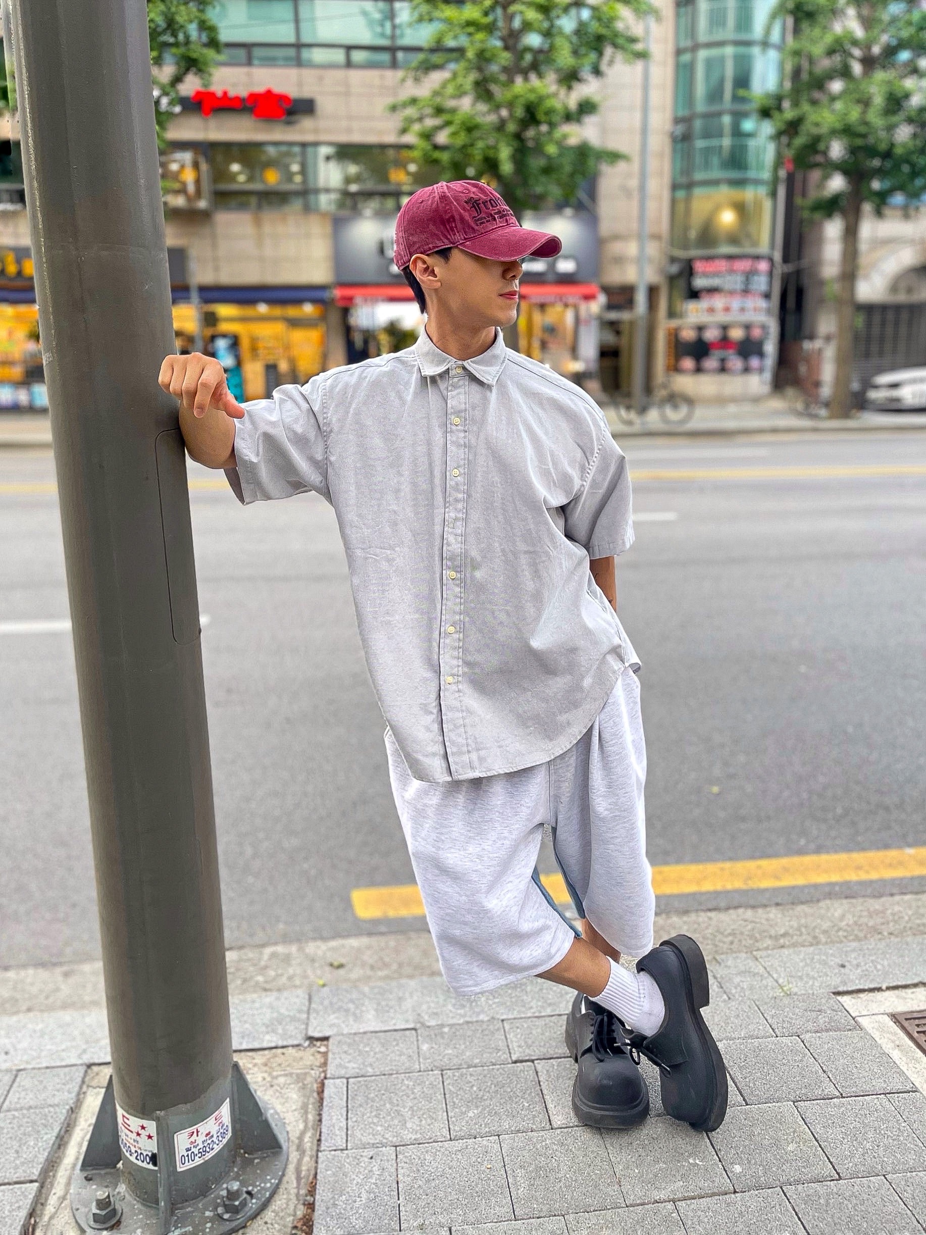 발렌시아가 스테로이드 더비 블랙 착용 스타일 - 1
