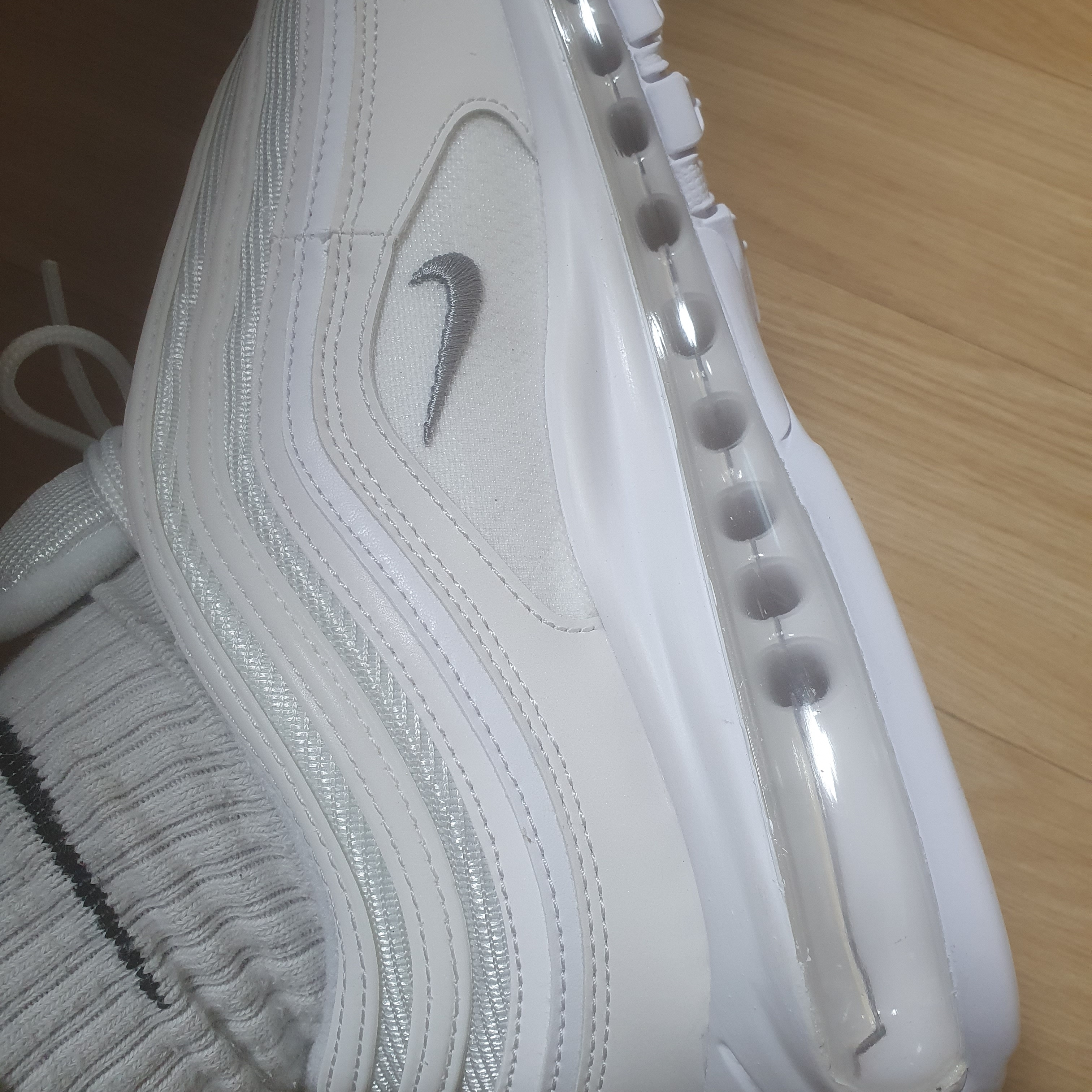 Nike Air Max 97 Triple White Wolf Grey 착용 스타일